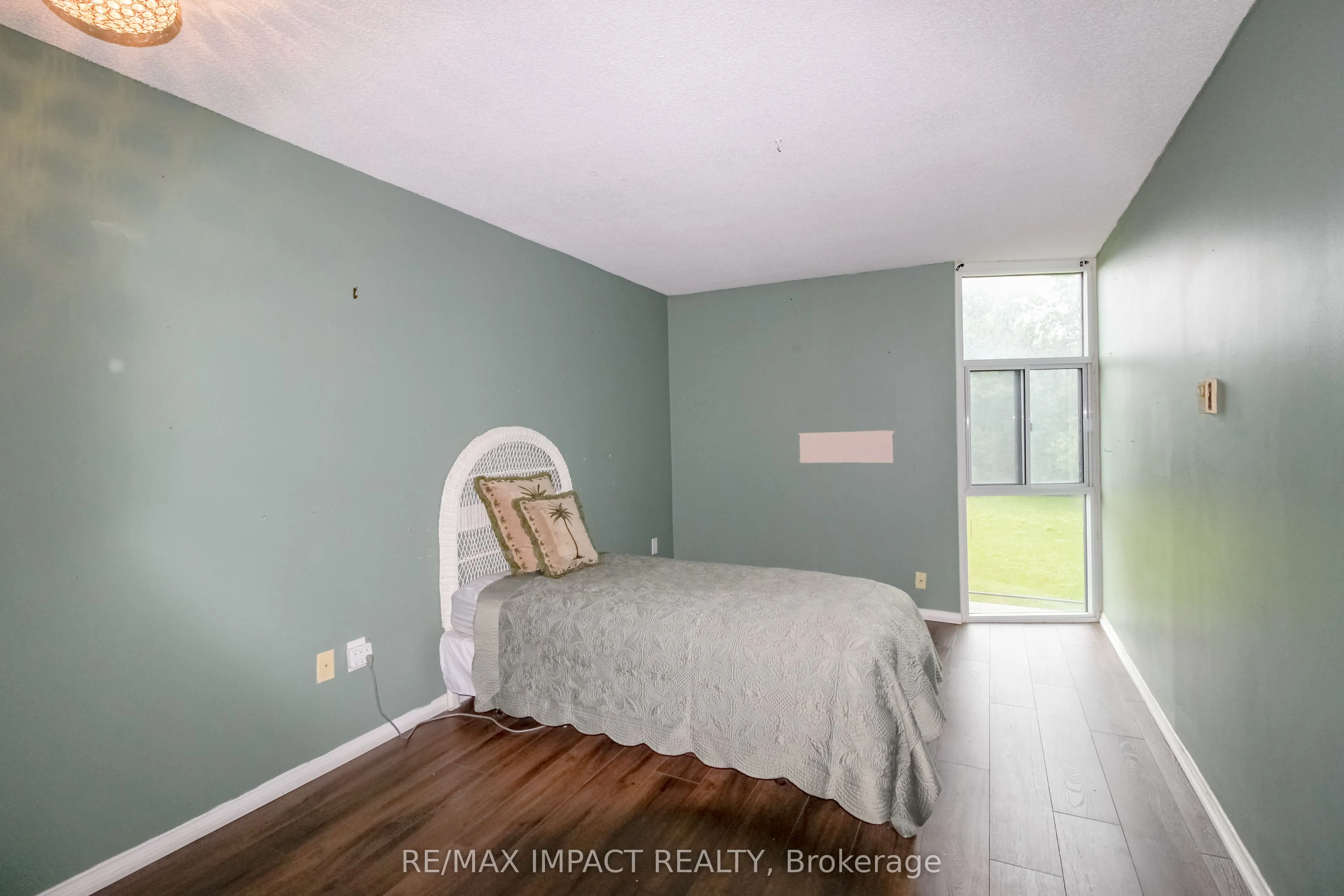 454 Centre Street S, #112