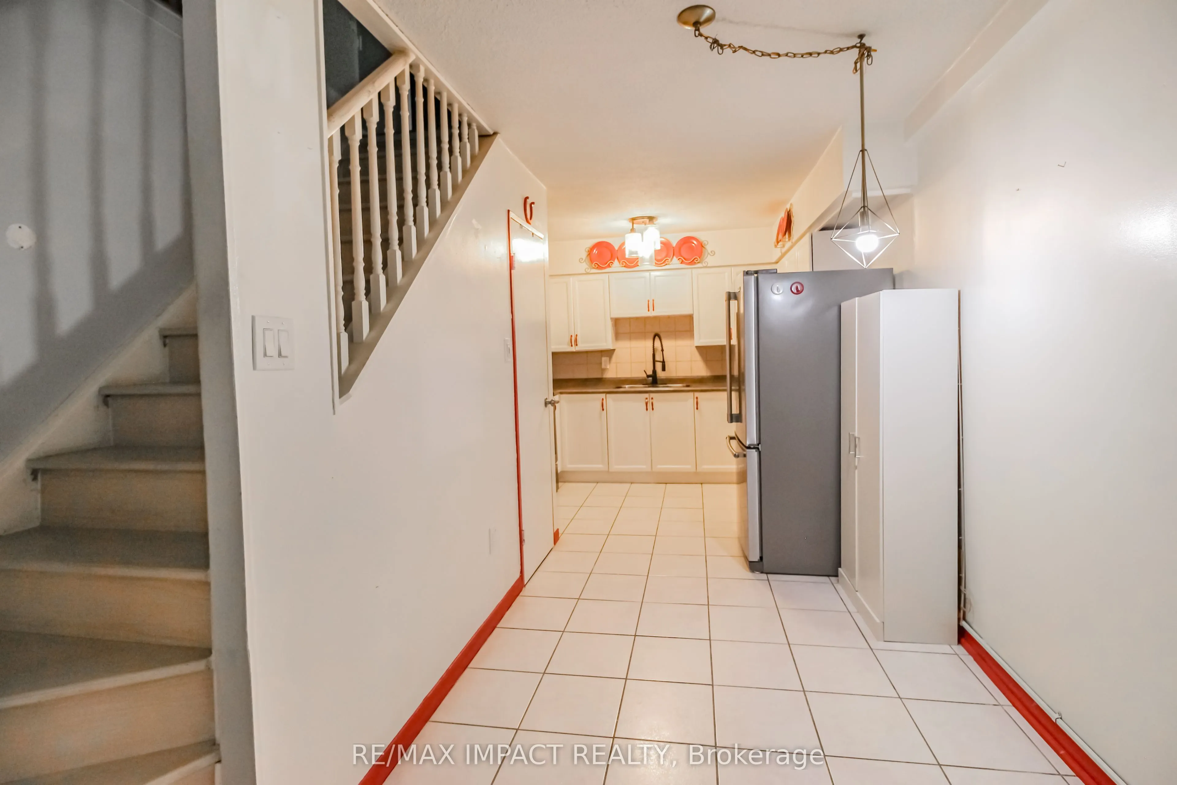 454 Centre Street S, #112