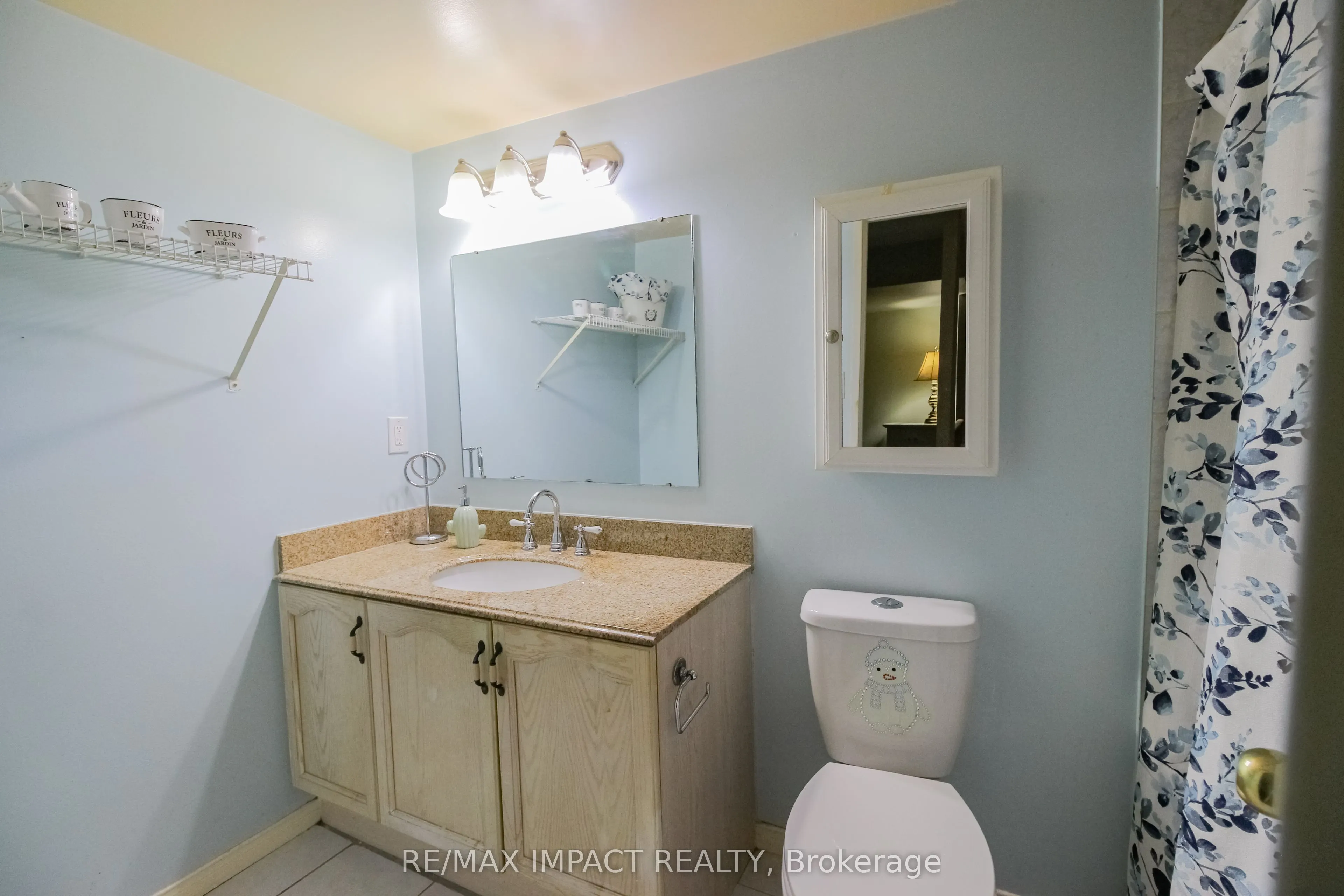 454 Centre Street S, #112