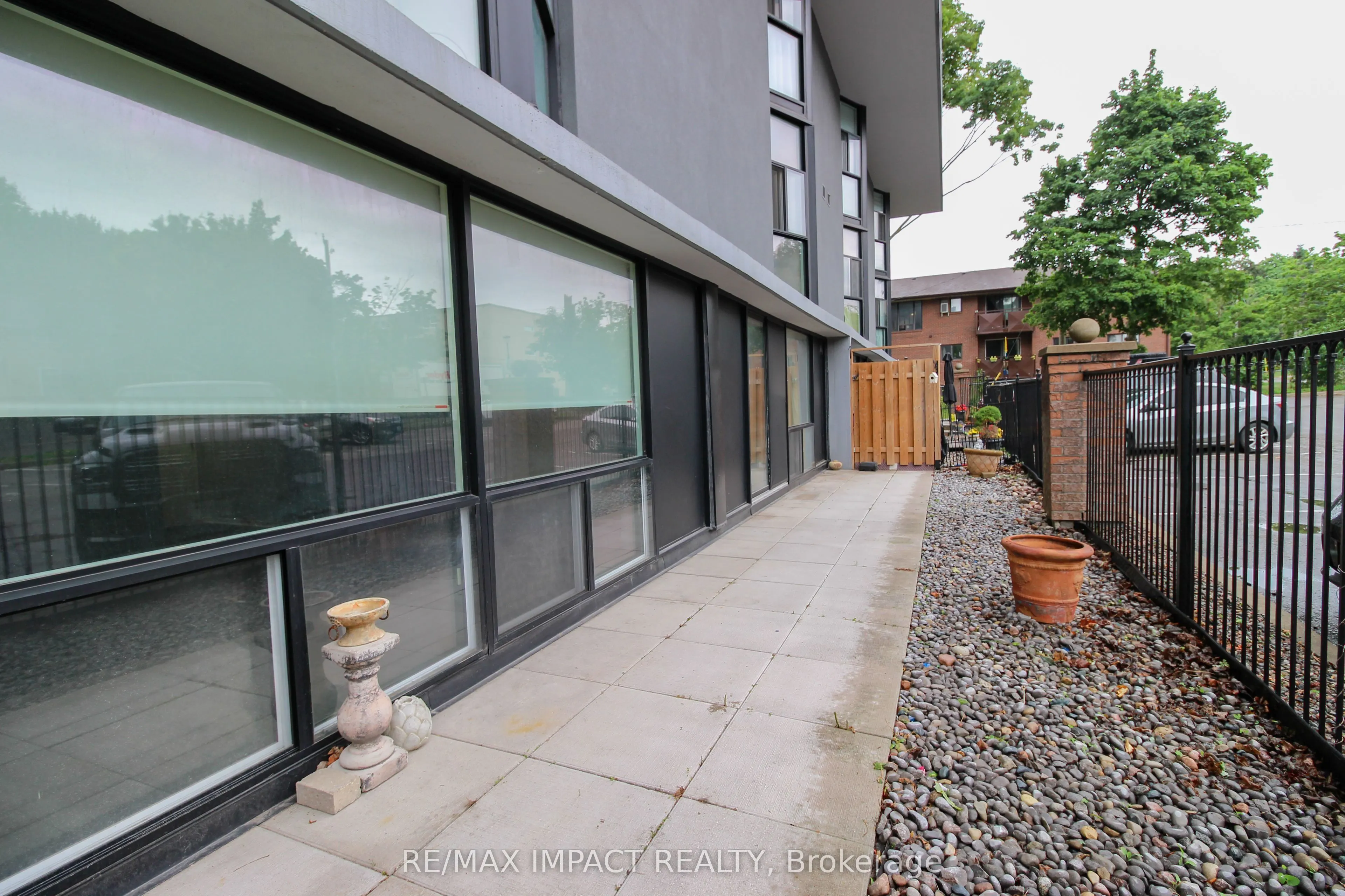 454 Centre Street S, #112