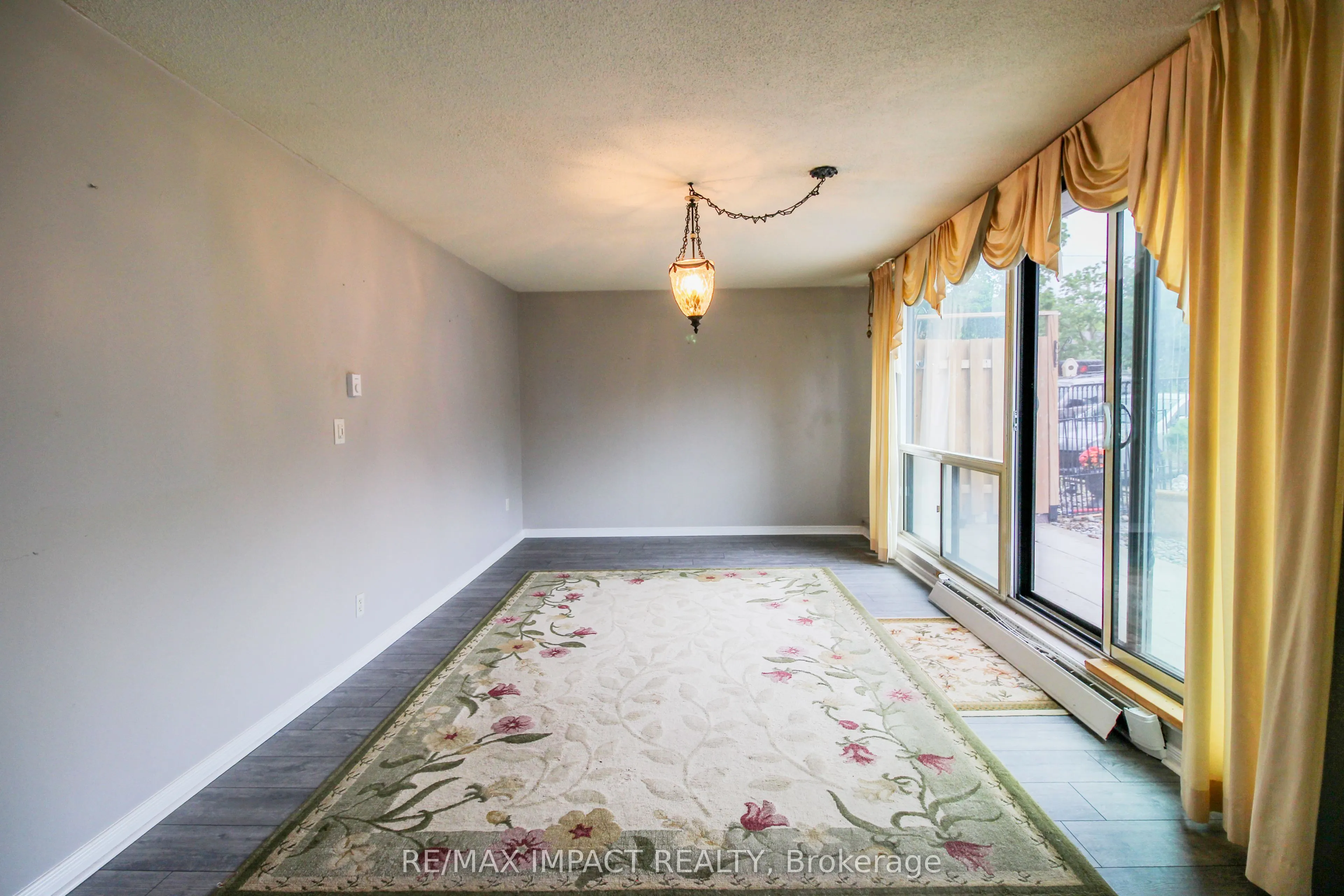 454 Centre Street S, #112