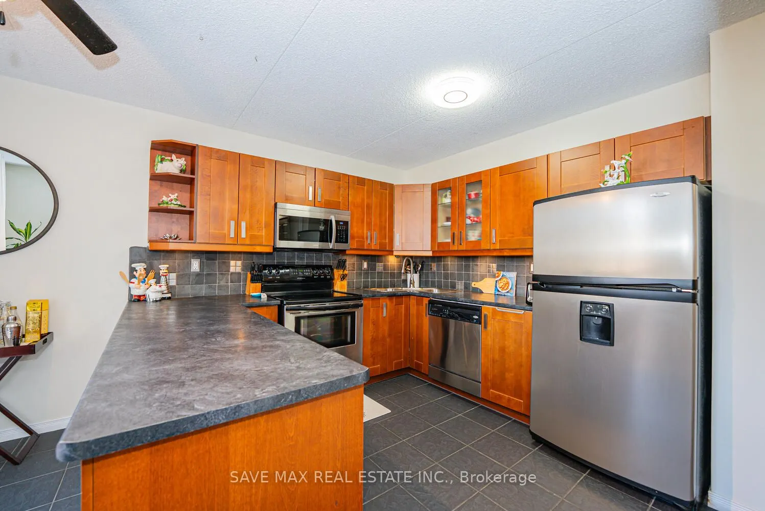 580 Mary Street E, #214