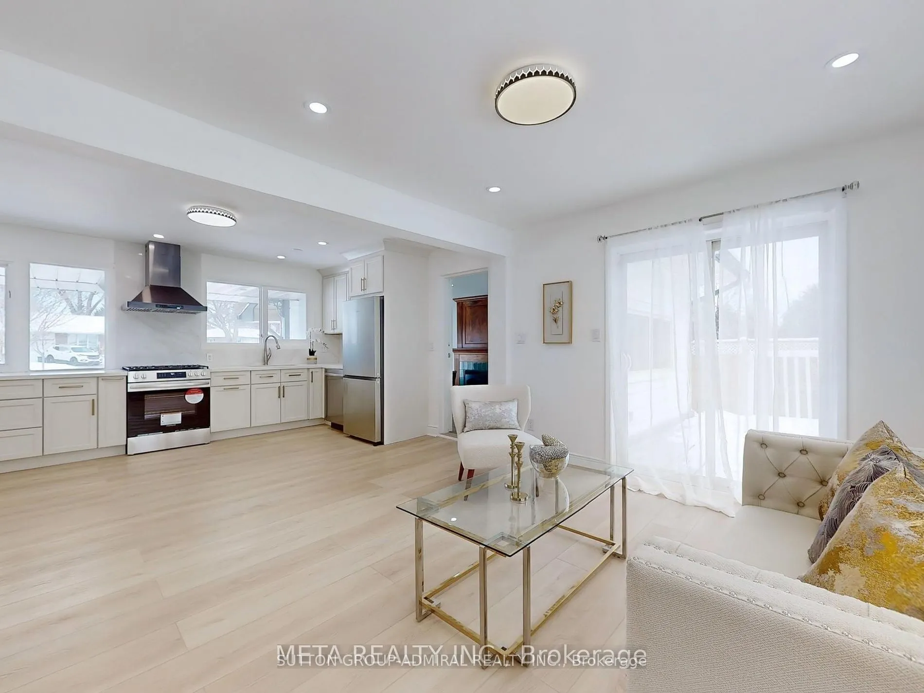 696 JASMINE Crescent