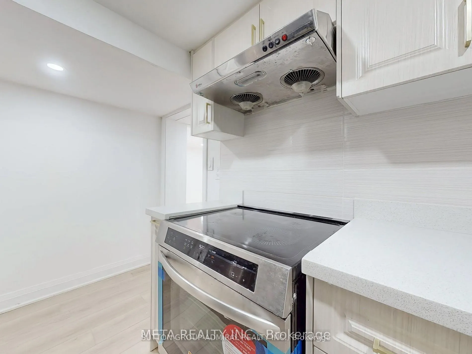 696 JASMINE Crescent