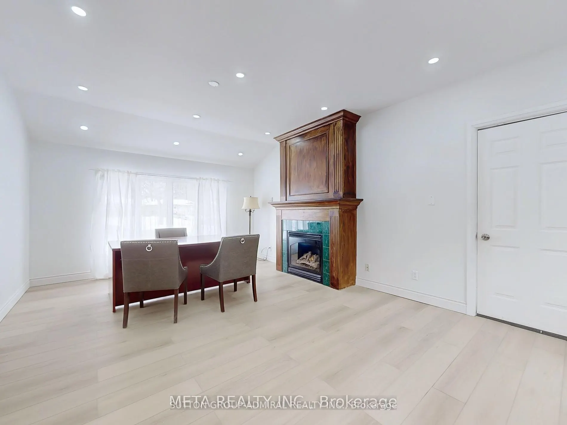 696 JASMINE Crescent