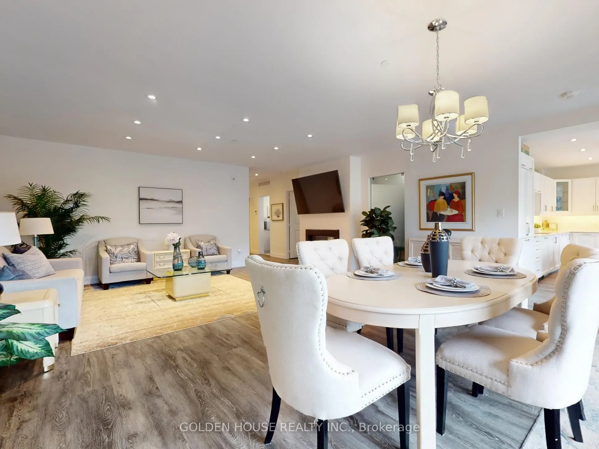200 Woodbine Avenue, #403