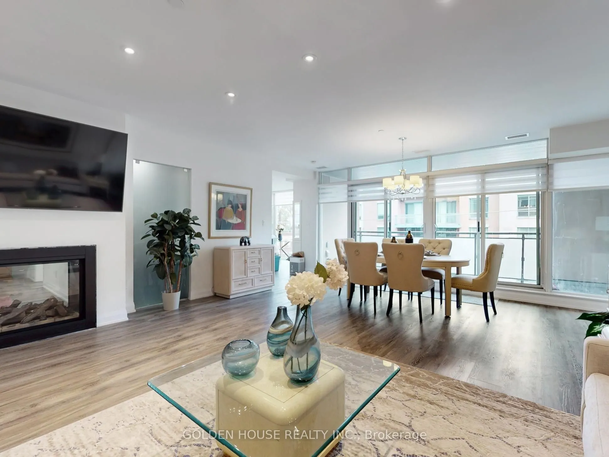 200 Woodbine Avenue, #403