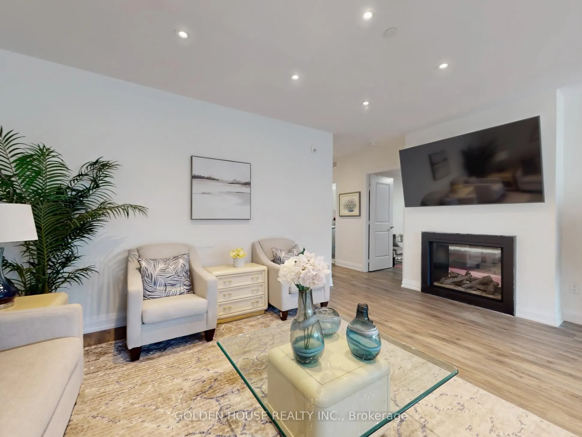 200 Woodbine Avenue, #403