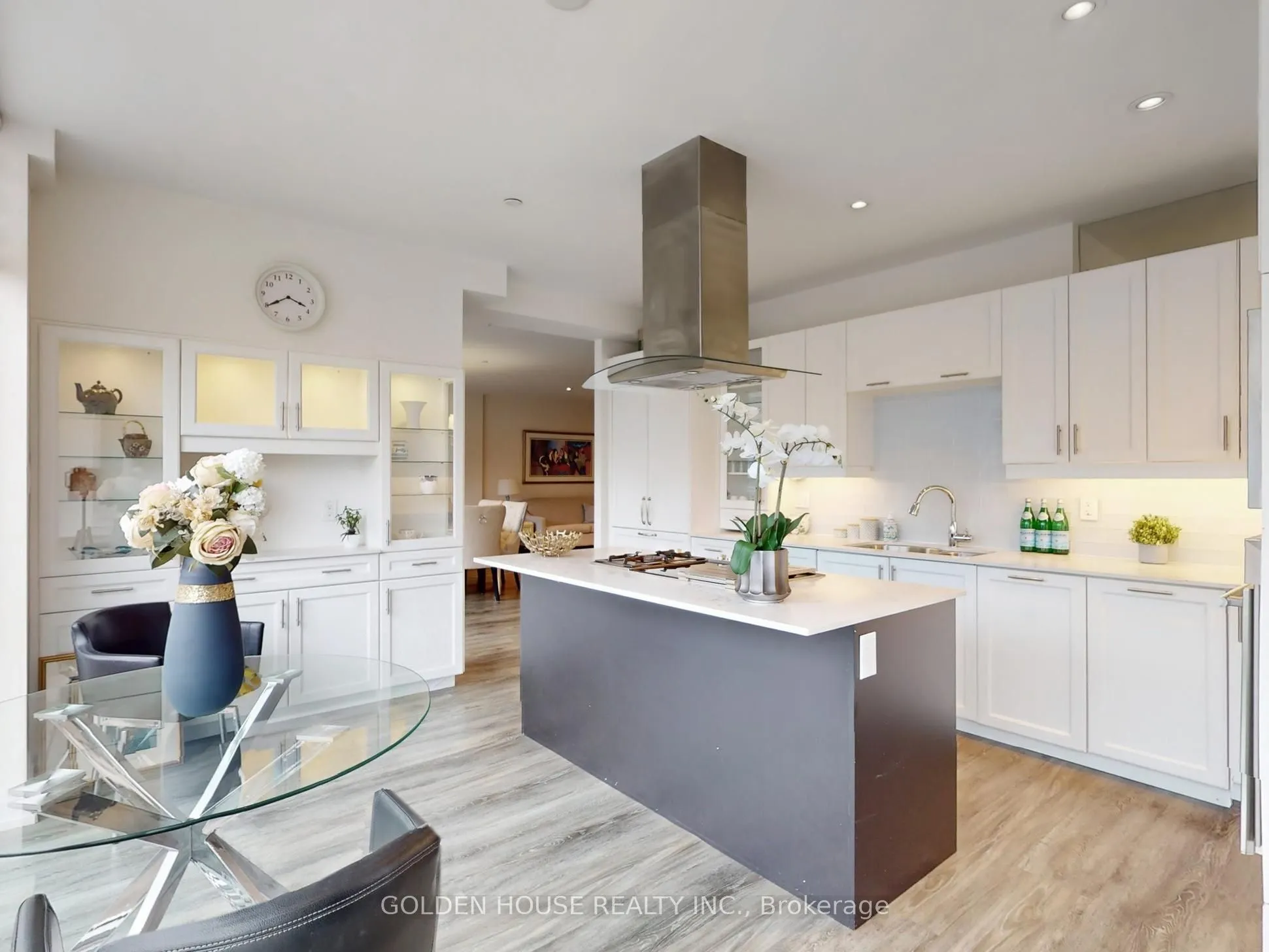 200 Woodbine Avenue, #403