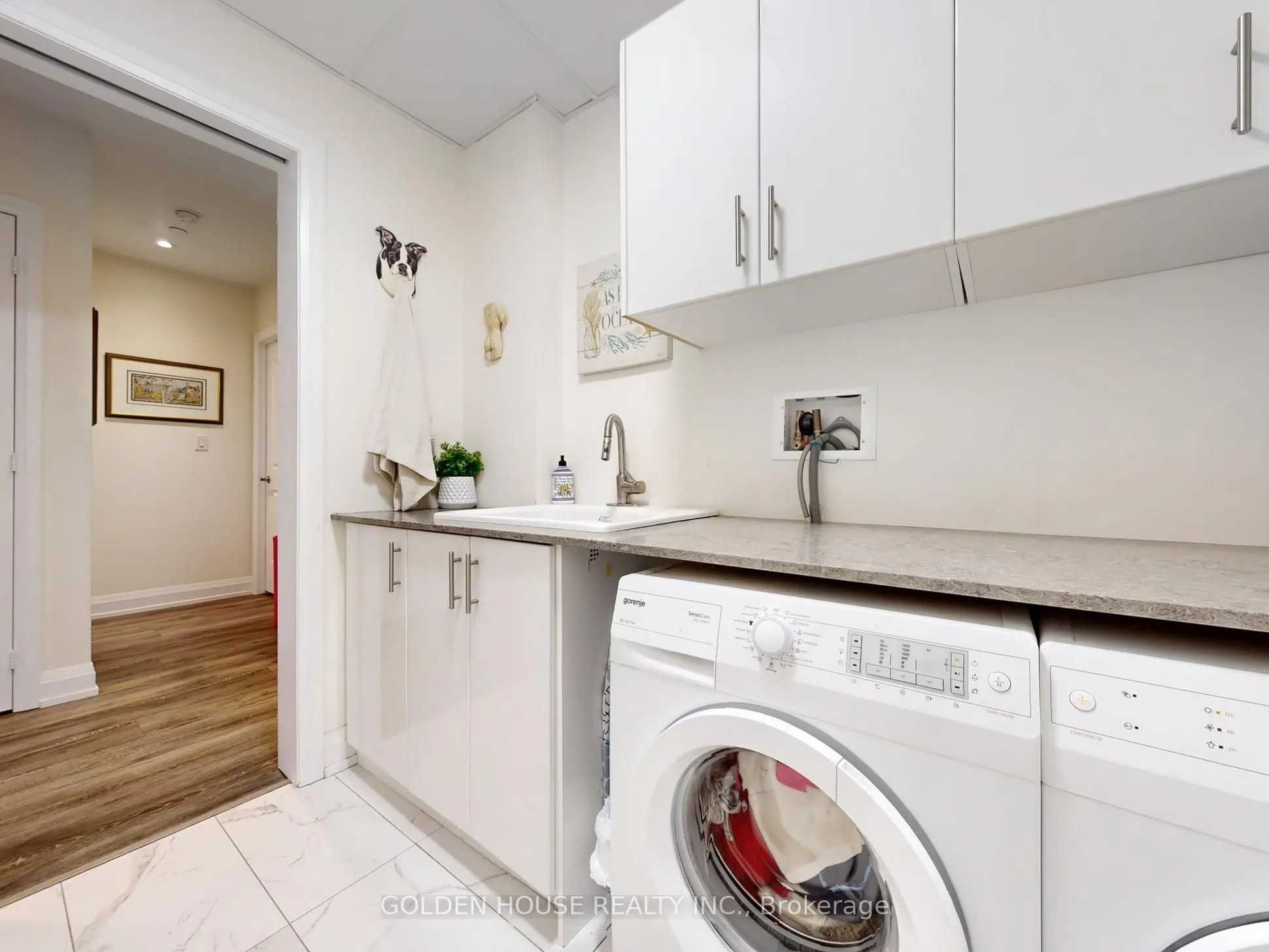200 Woodbine Avenue, #403