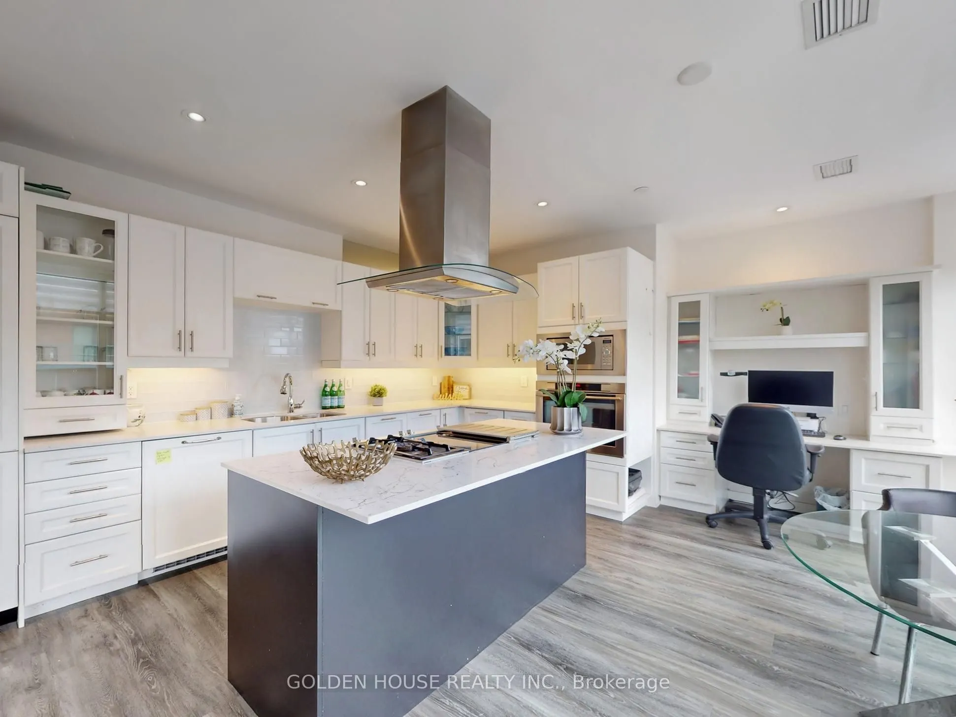 200 Woodbine Avenue, #403