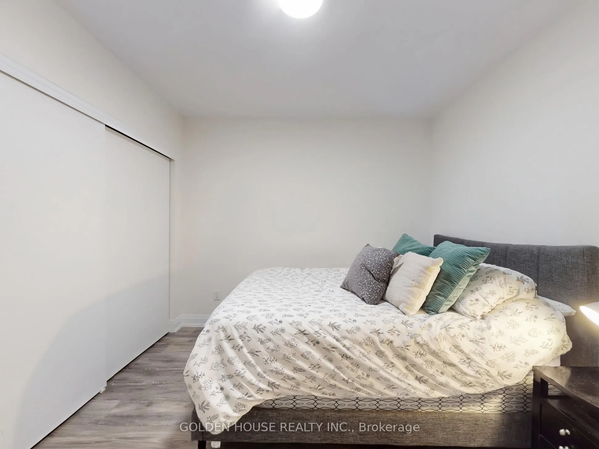 200 Woodbine Avenue, #403