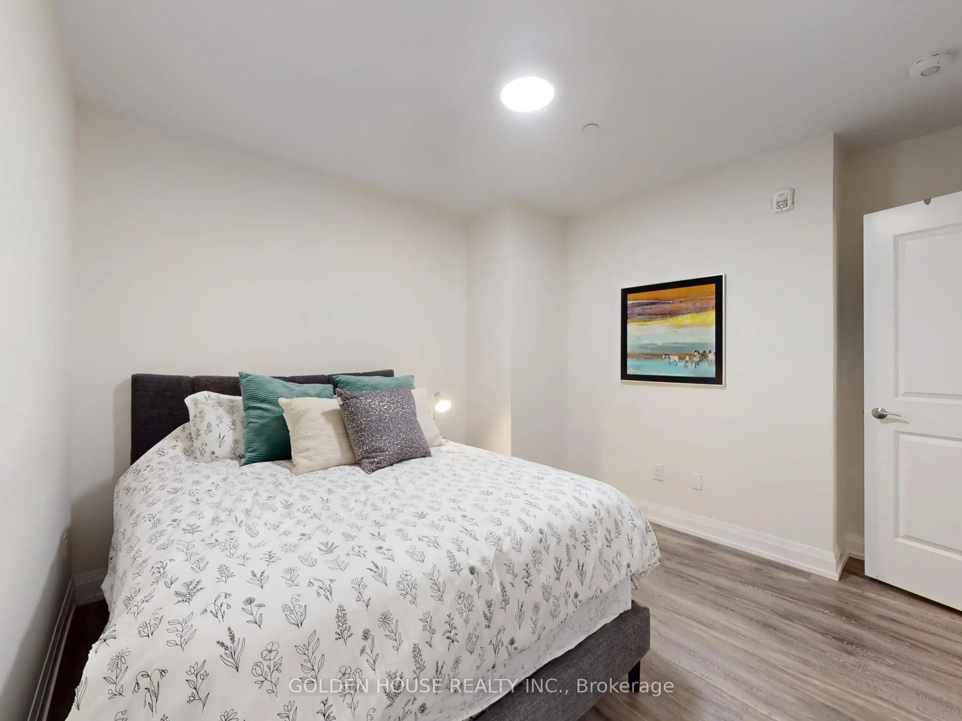 200 Woodbine Avenue, #403