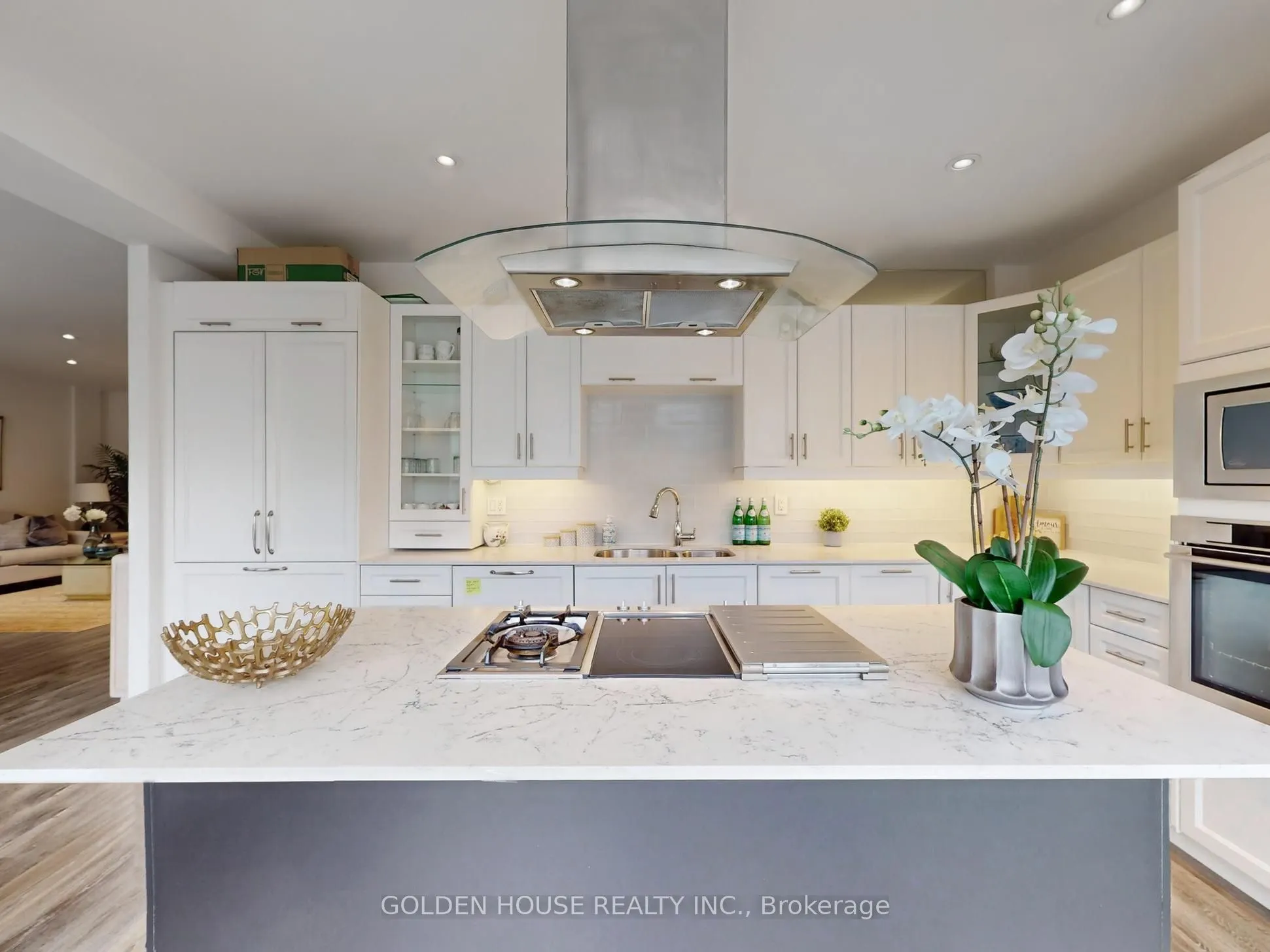 200 Woodbine Avenue, #403