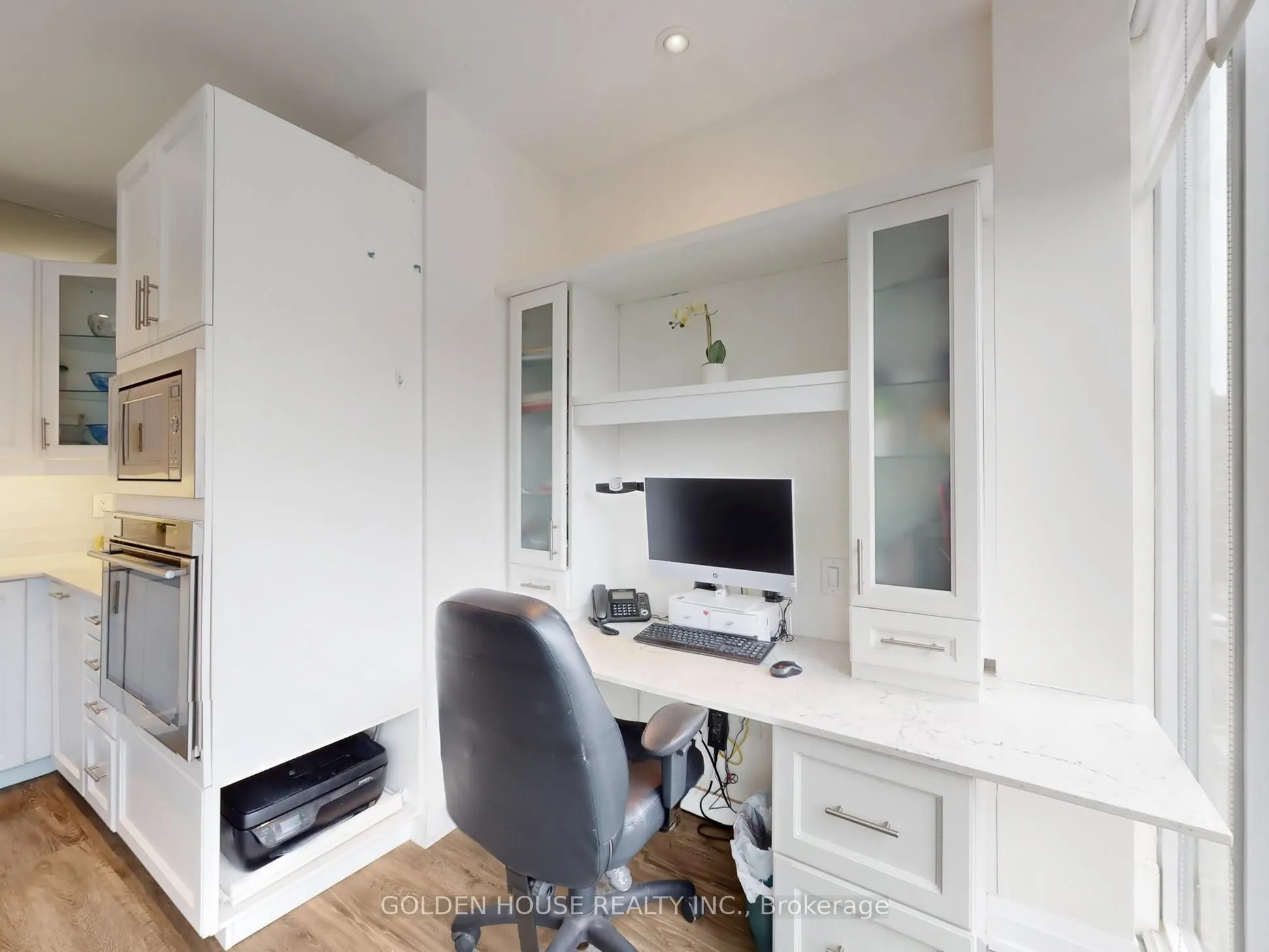 200 Woodbine Avenue, #403