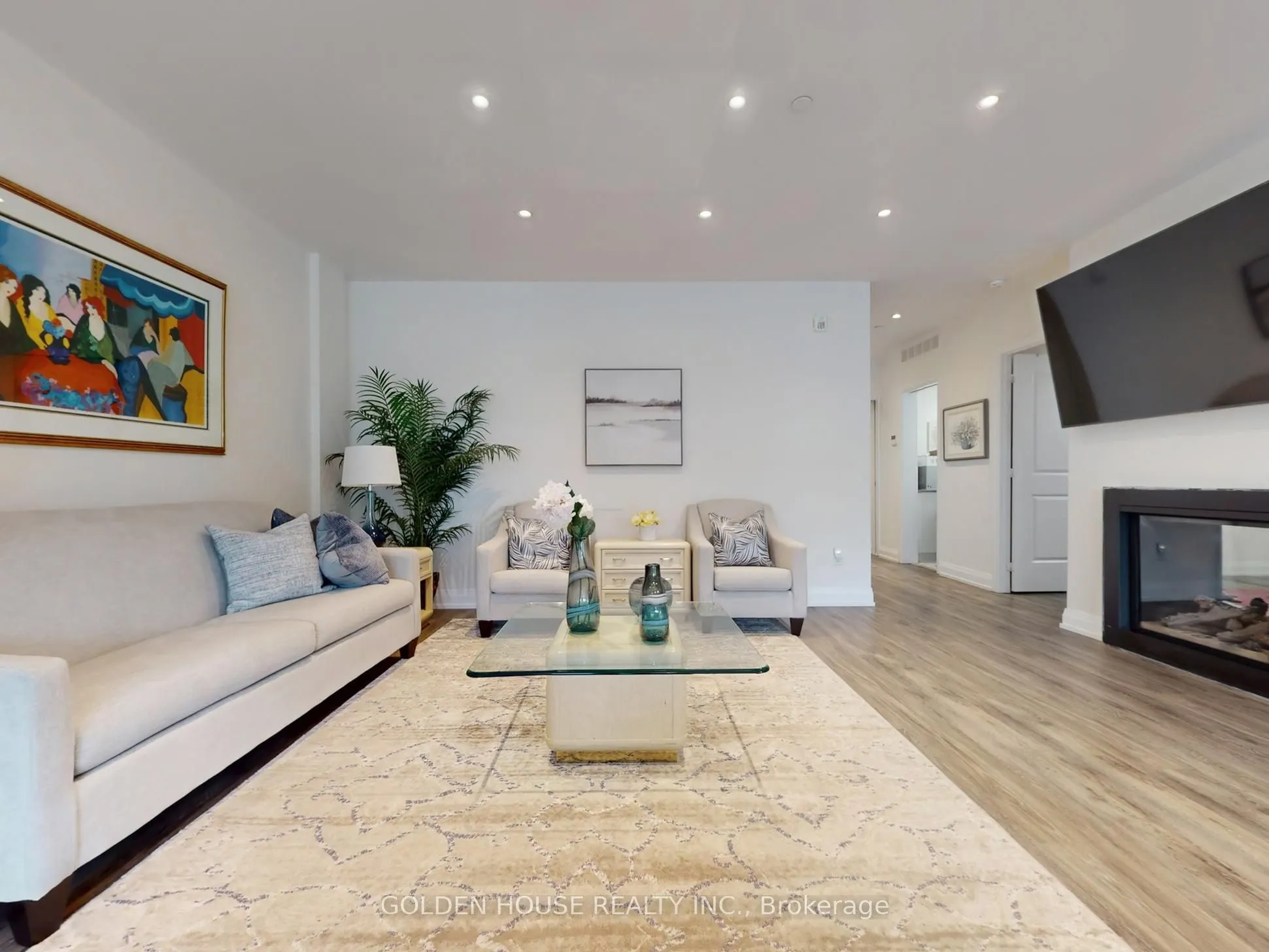 200 Woodbine Avenue, #403