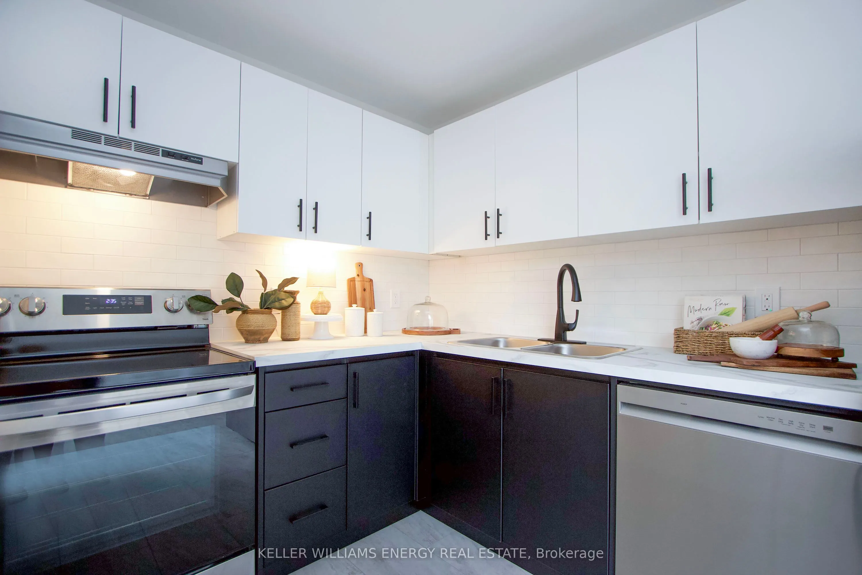 1133 Ritson Road N, #60