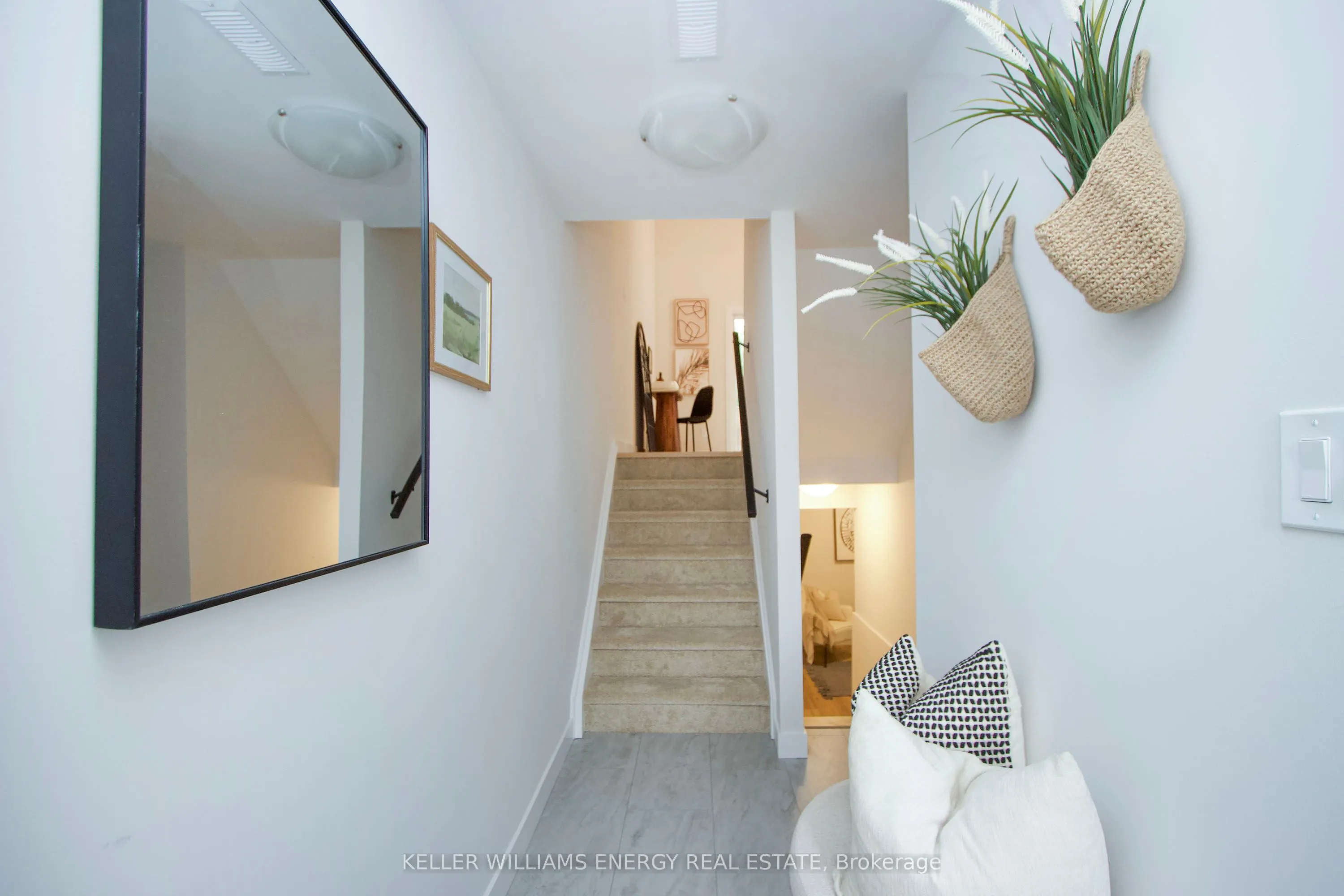 1133 Ritson Road N, #60