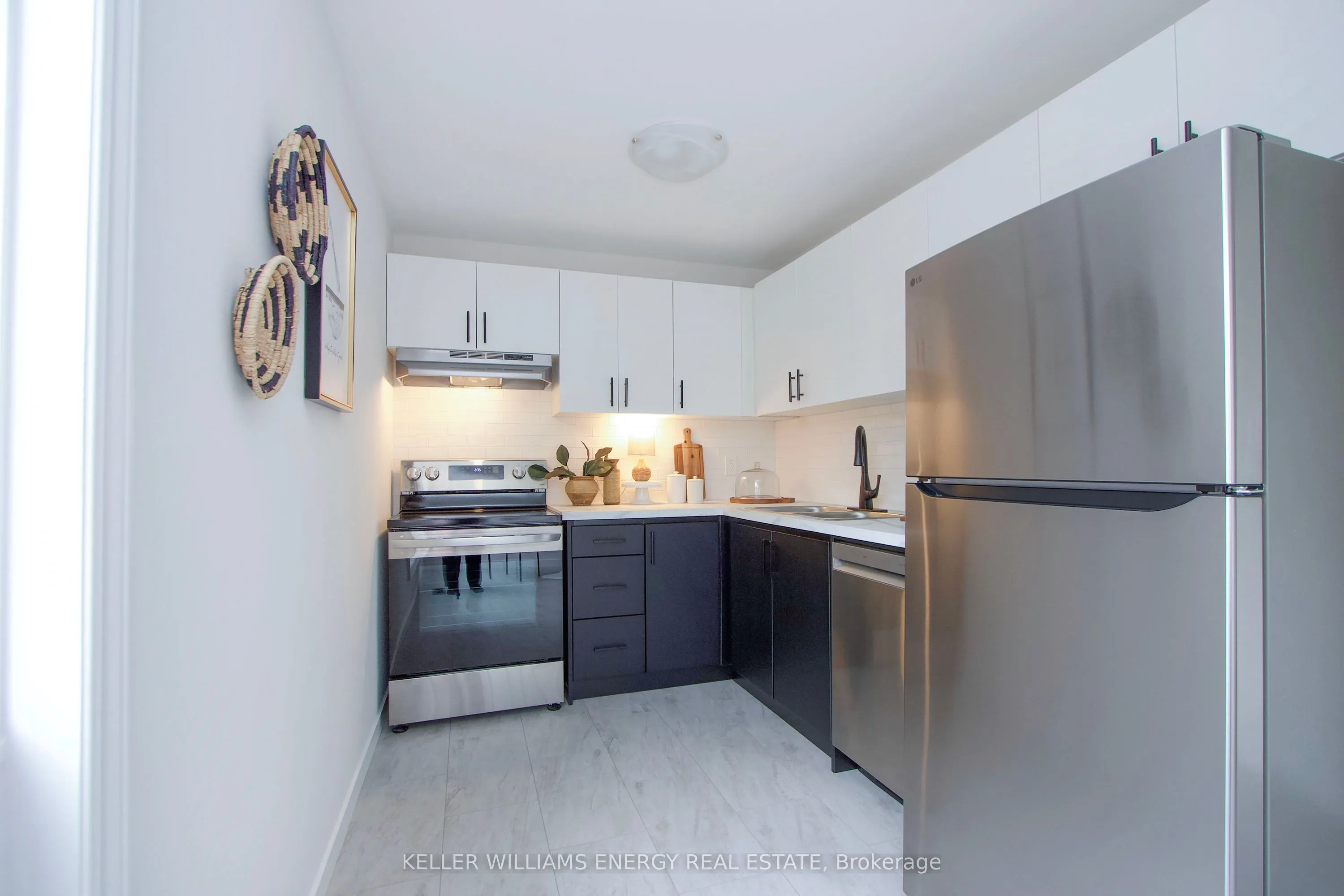 1133 Ritson Road N, #60