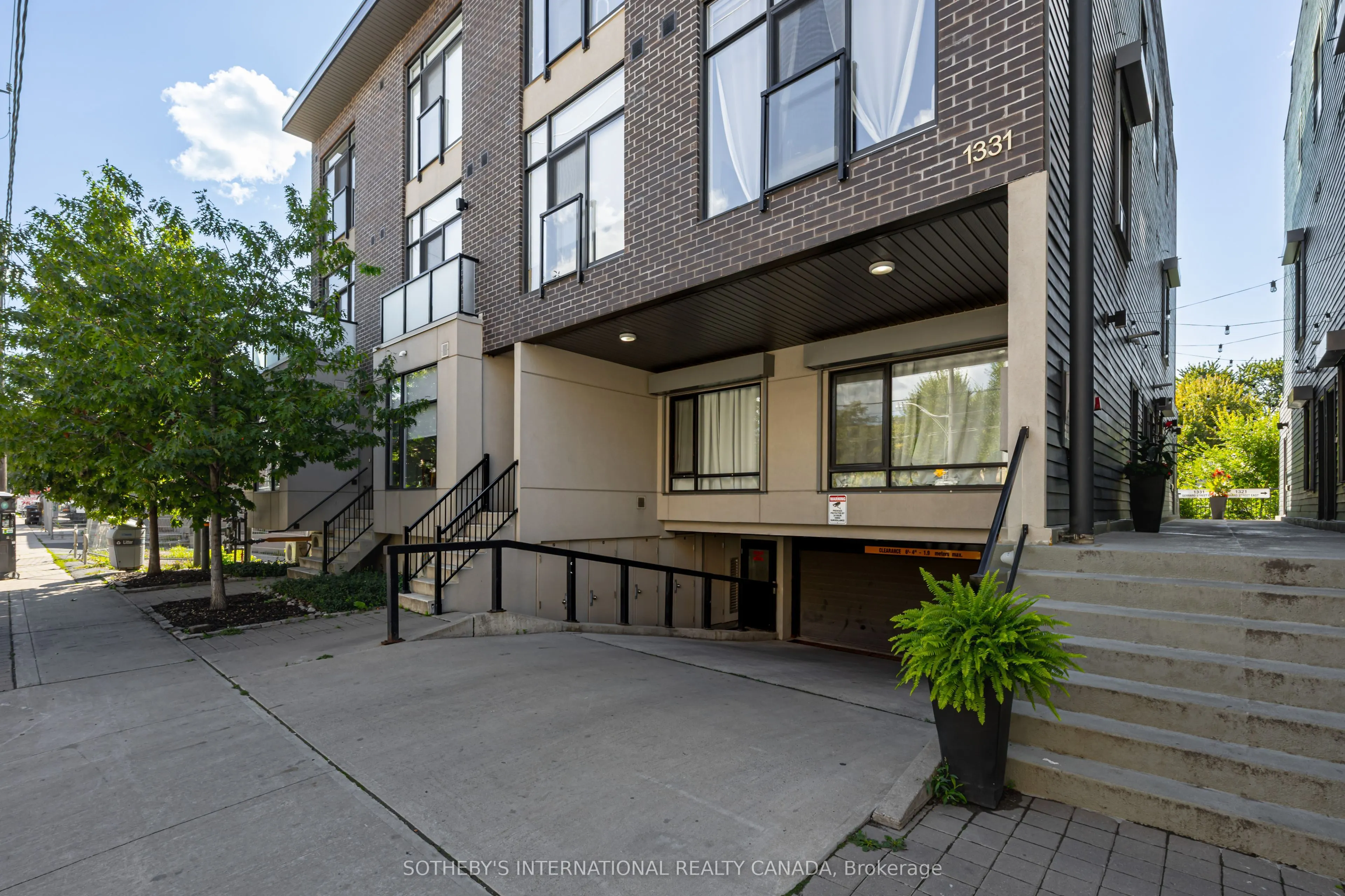 1331 Gerrard Street, #4