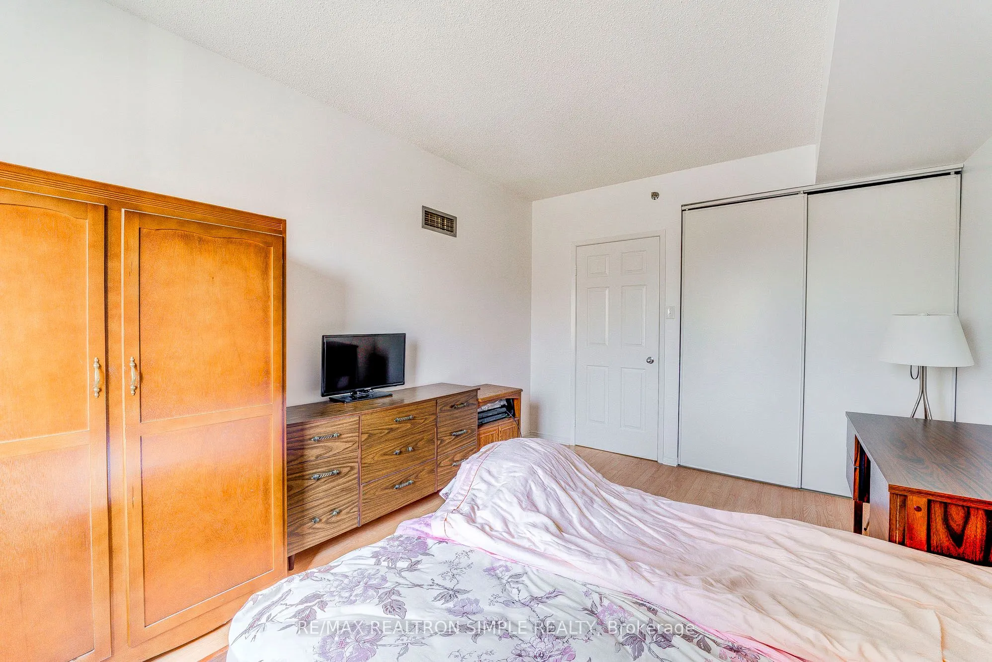 5800 Sheppard Avenue E, #202