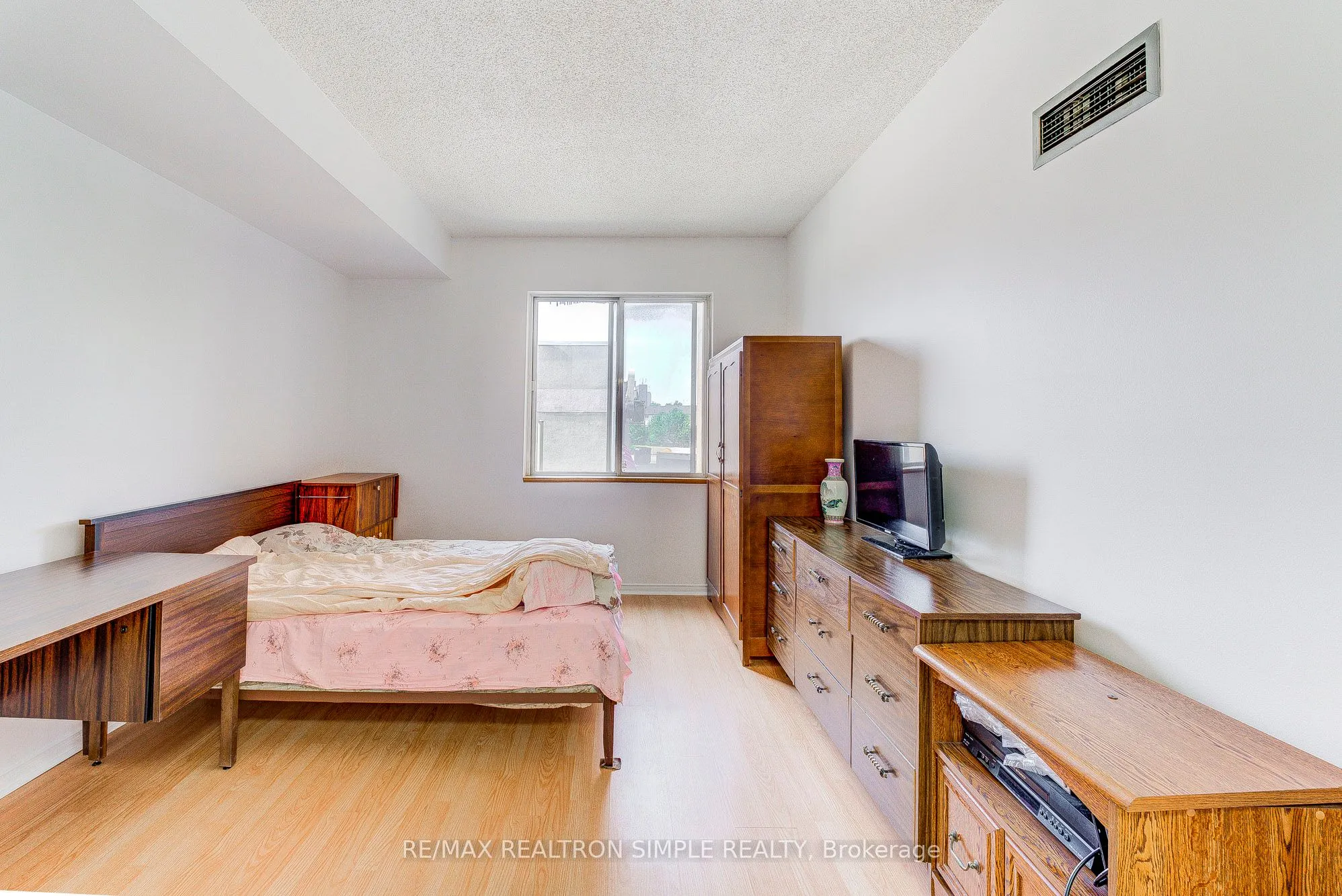 5800 Sheppard Avenue E, #202
