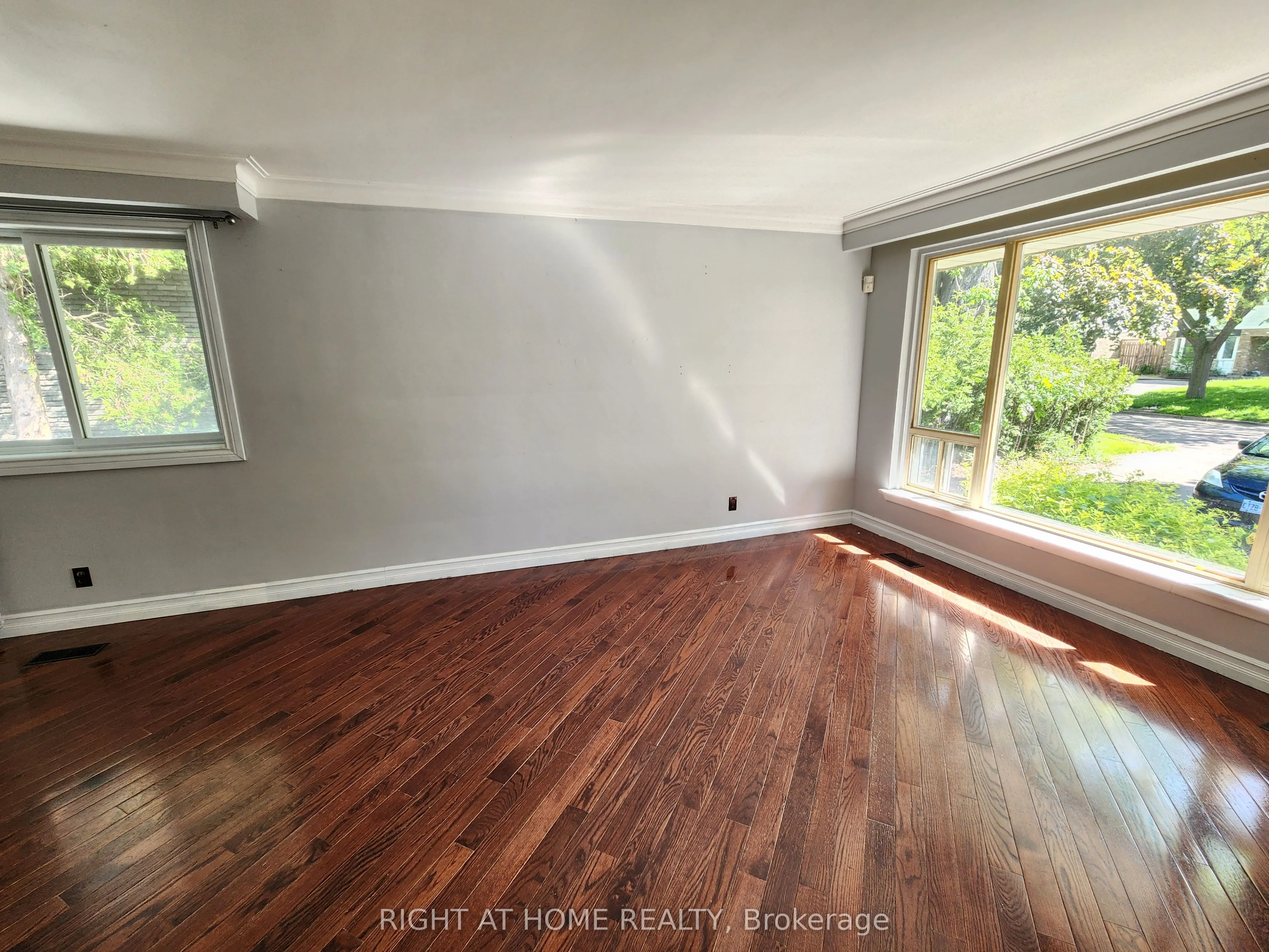 332 Viewmount Street