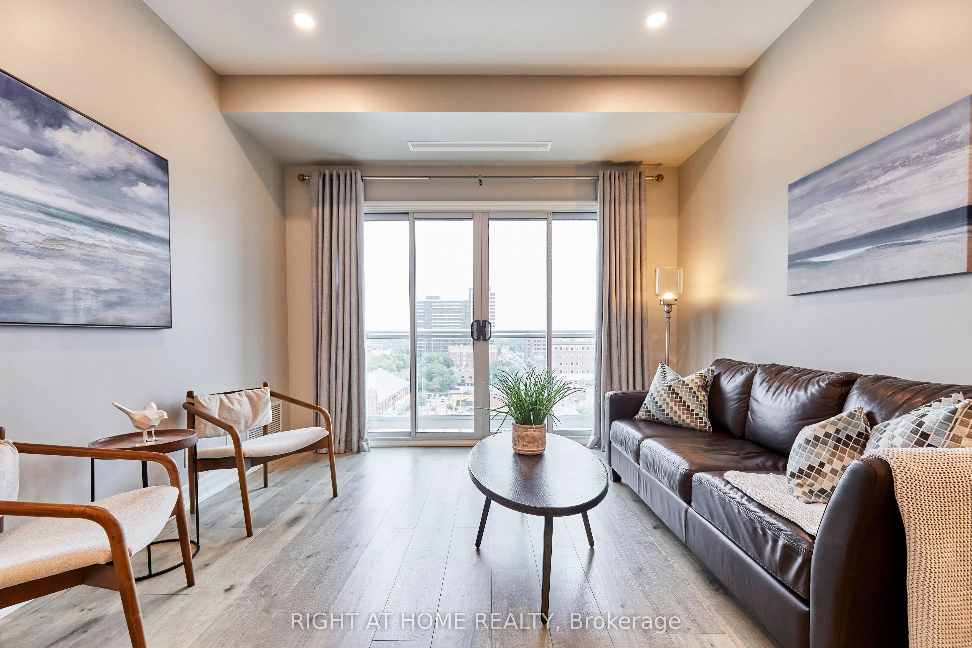 44 Bond Street W, #804
