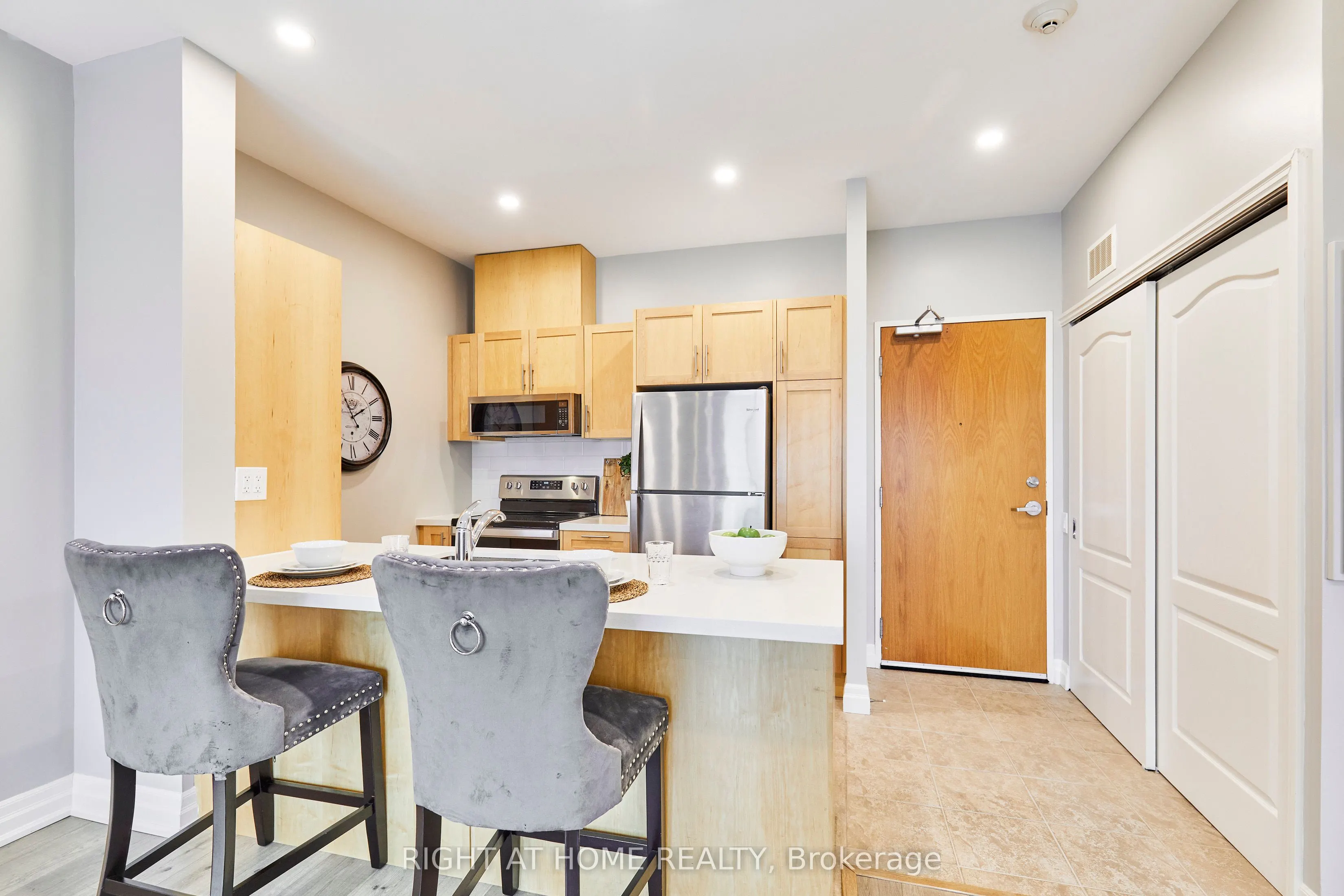 44 Bond Street W, #804