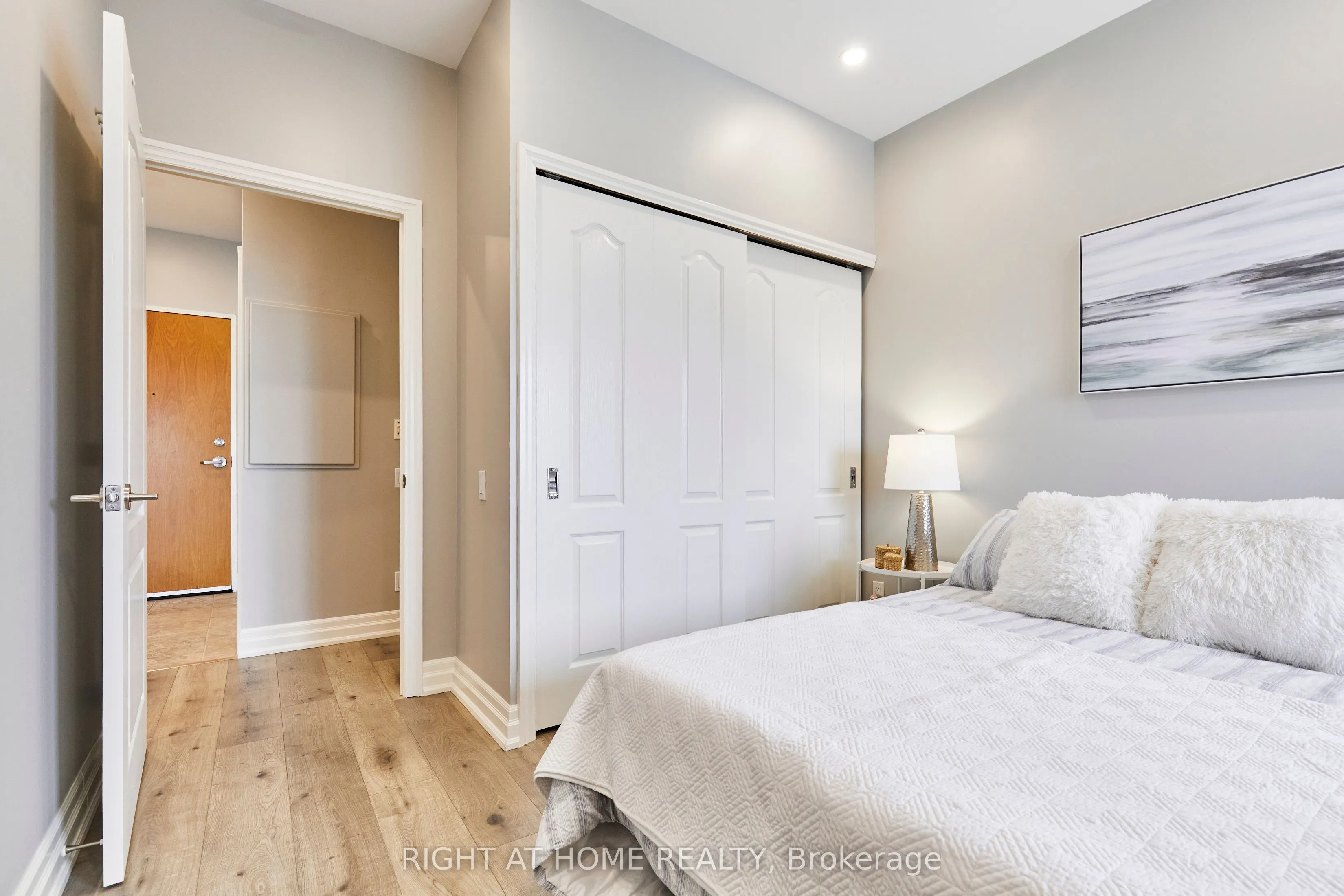 44 Bond Street W, #804