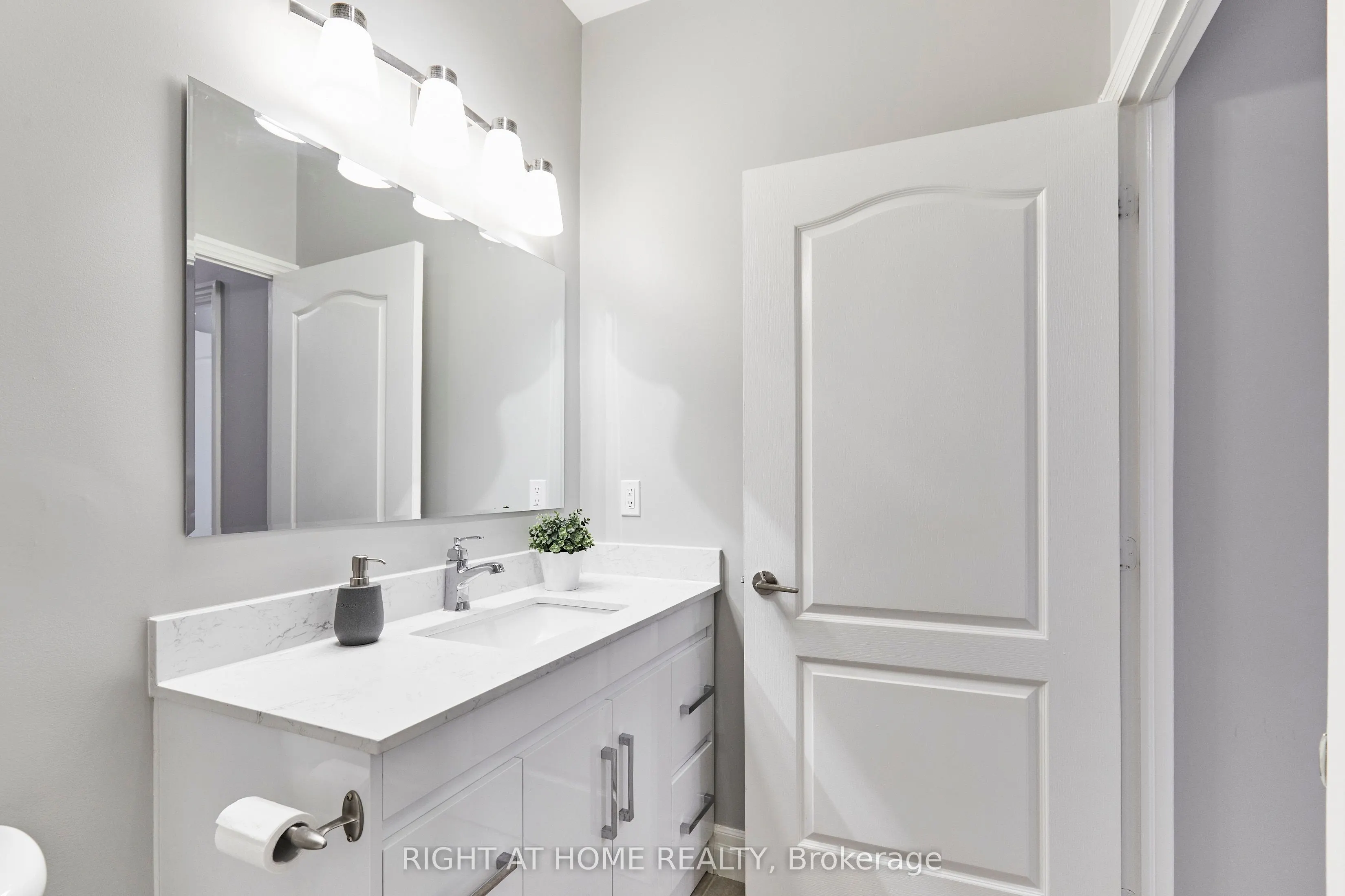 44 Bond Street W, #804