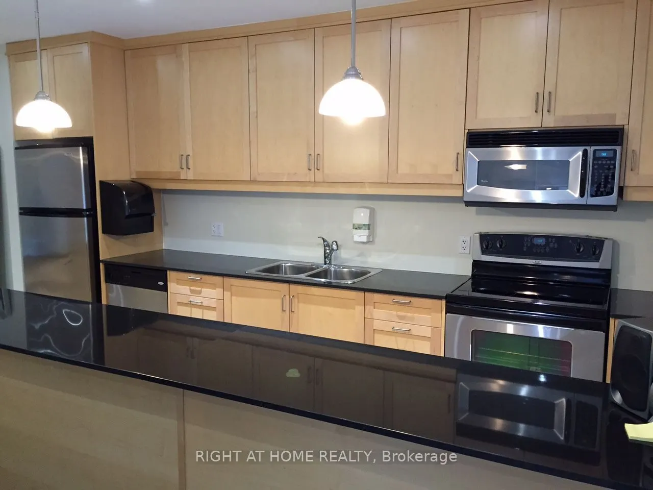 44 Bond Street W, #804