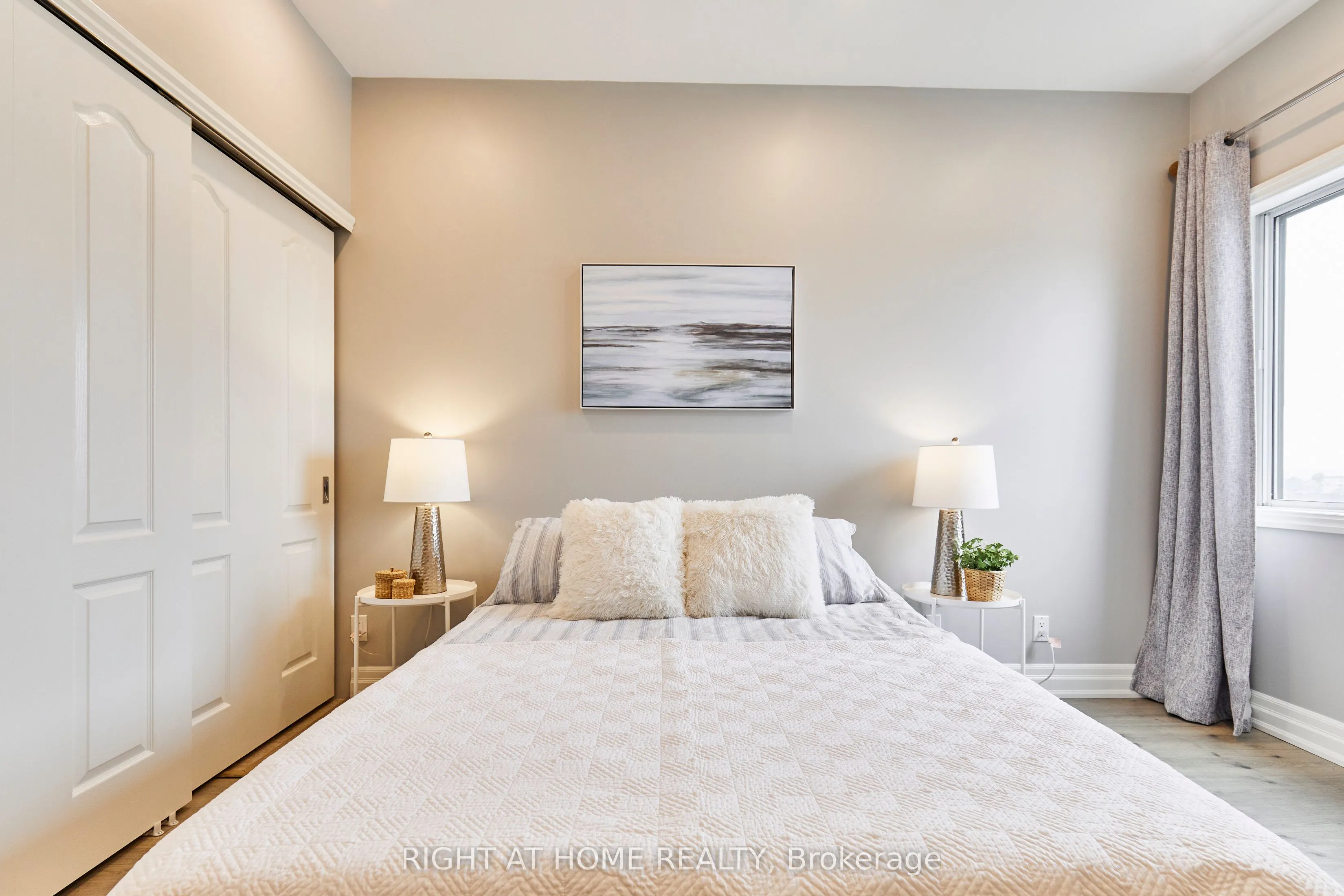 44 Bond Street W, #804