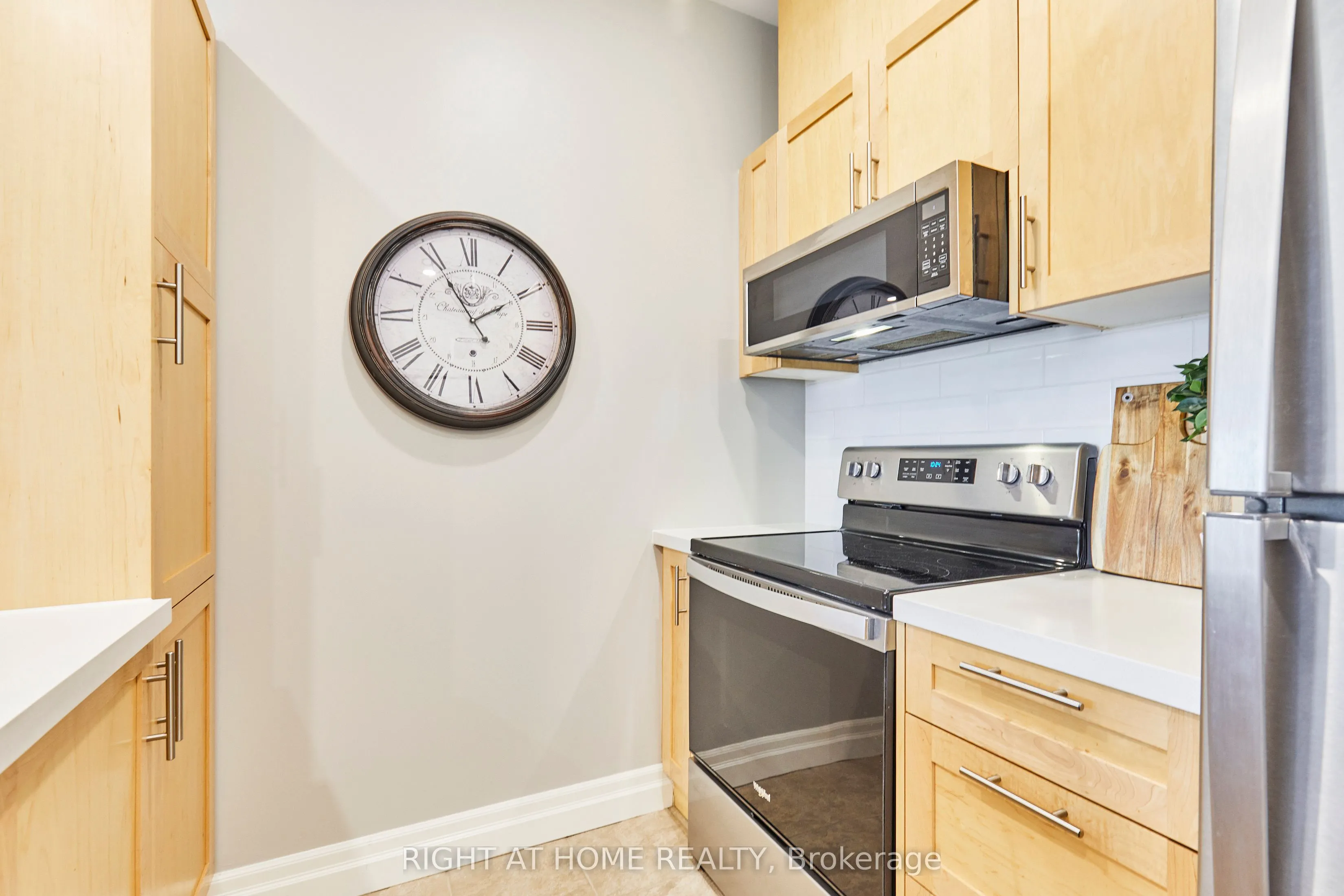 44 Bond Street W, #804