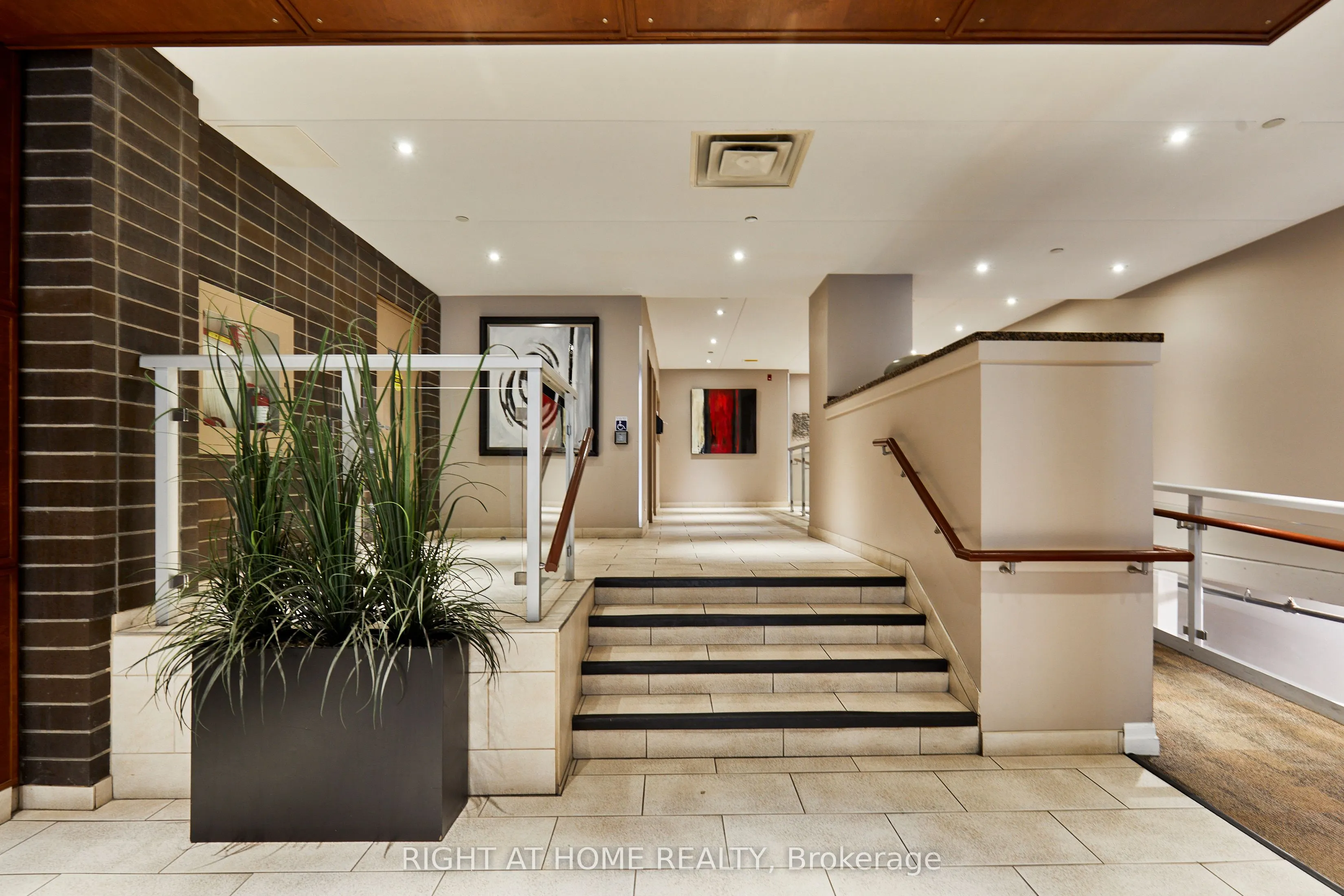 44 Bond Street W, #804
