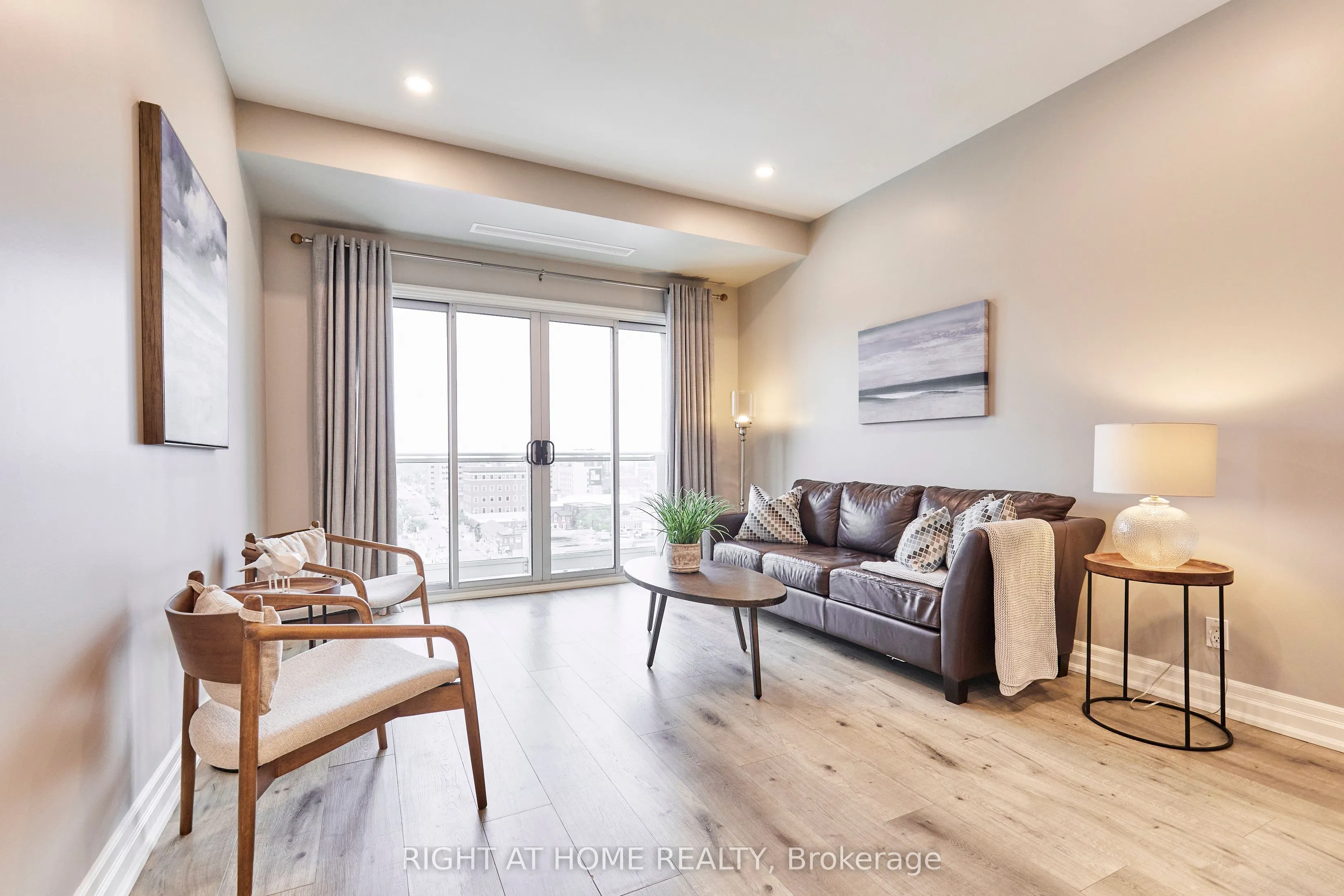 44 Bond Street W, #804