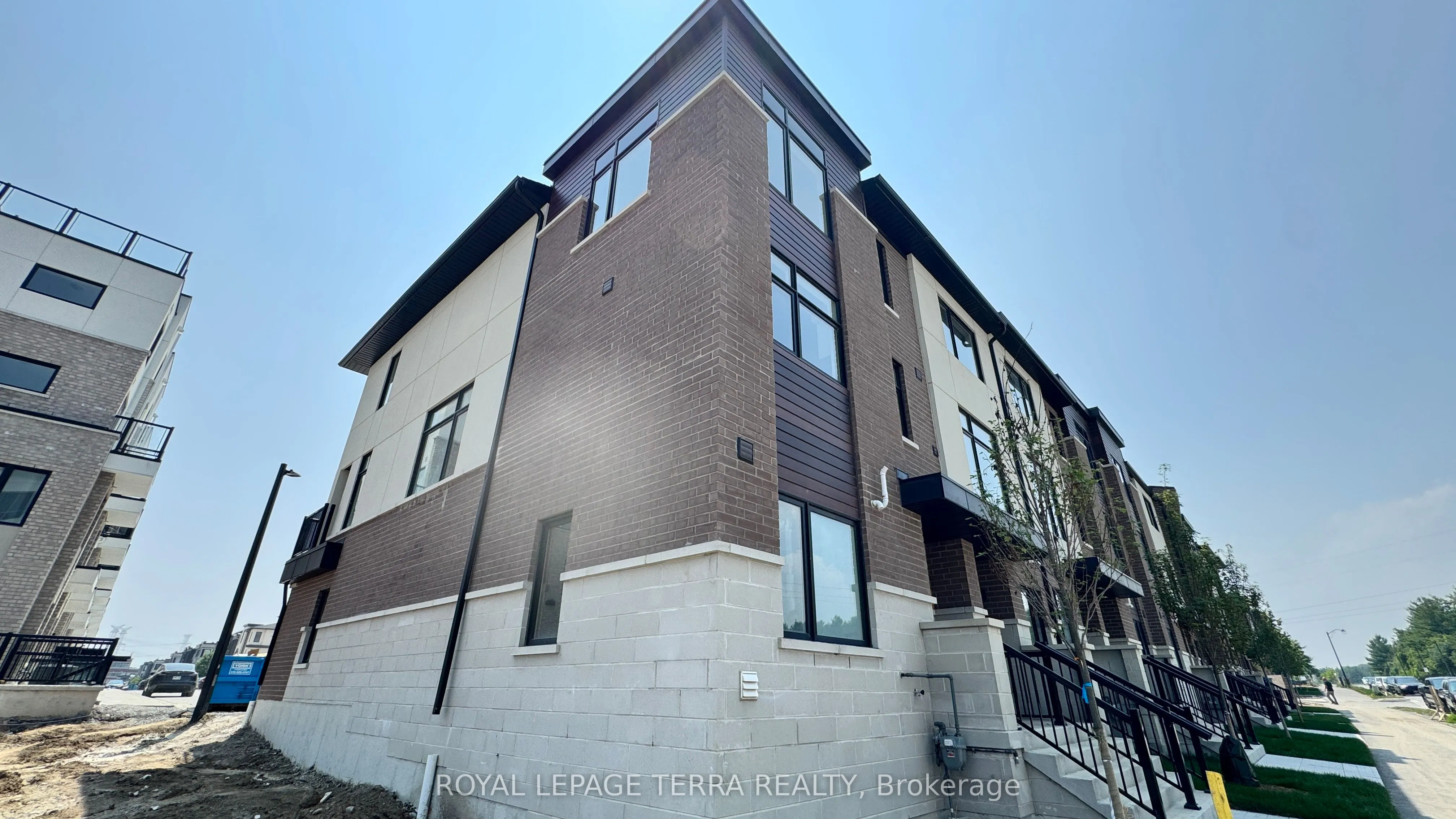 1695 Dersan Street, #111