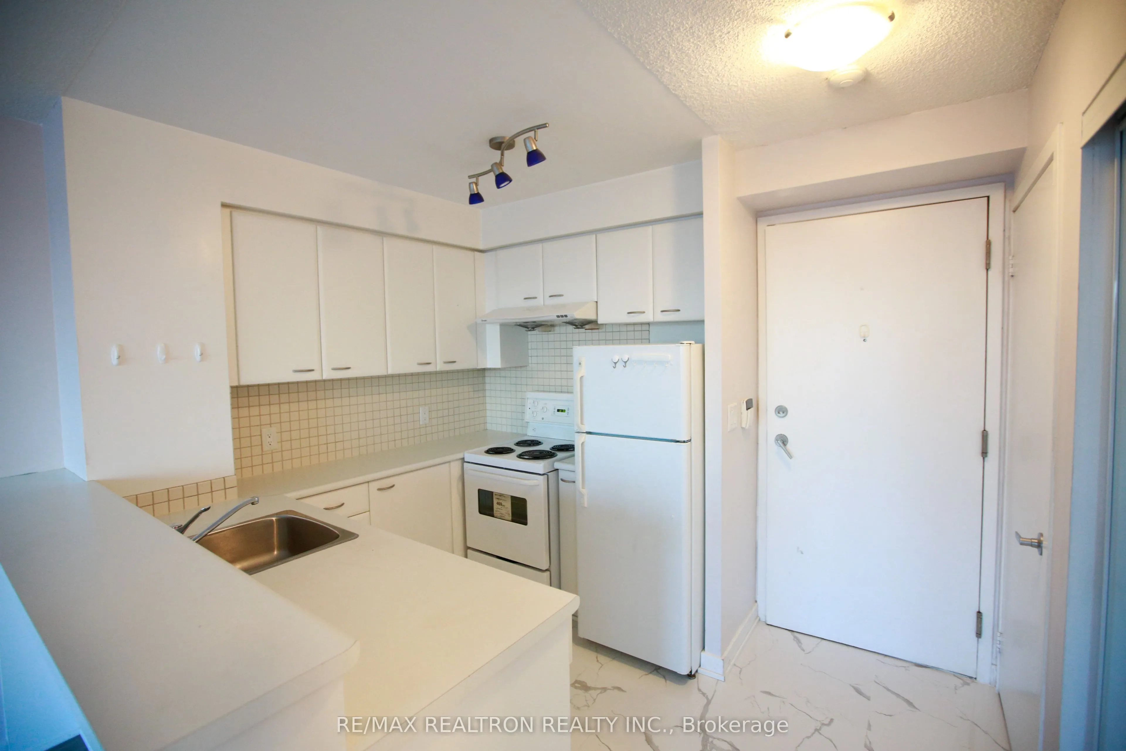 36 Lee Centre Drive, #2906