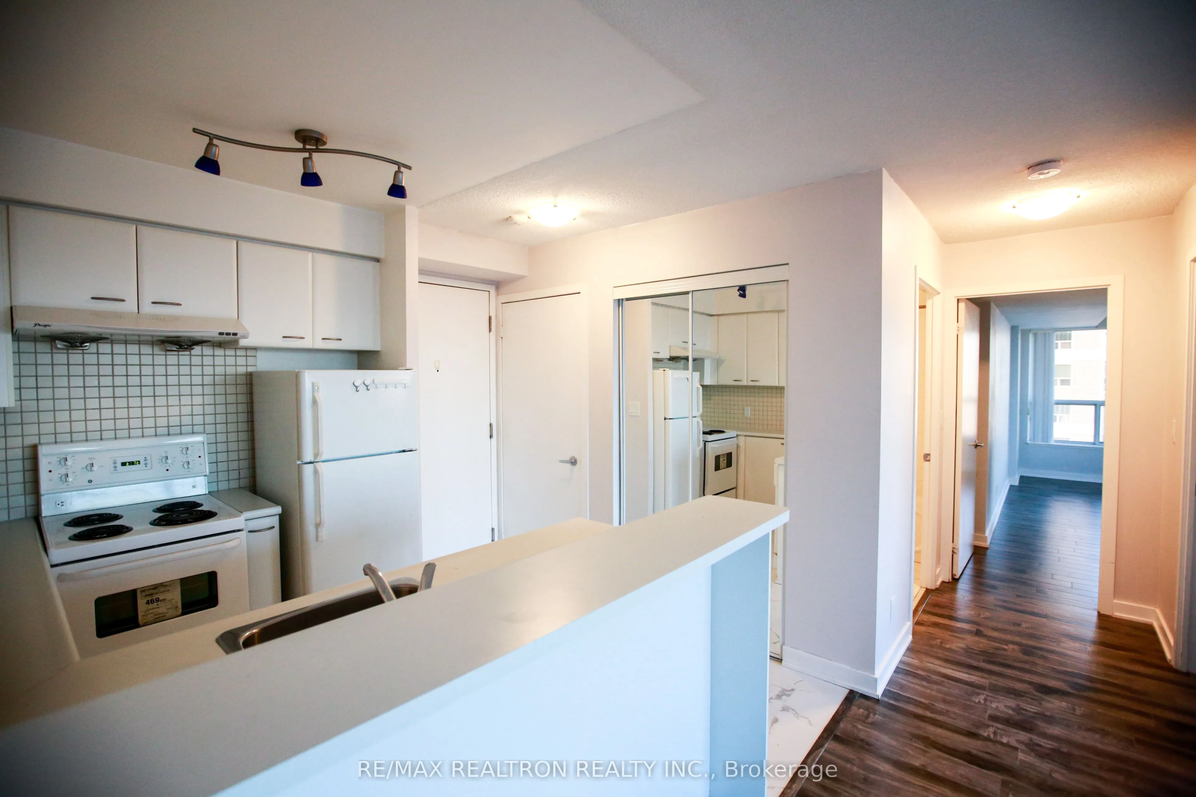36 Lee Centre Drive, #2906