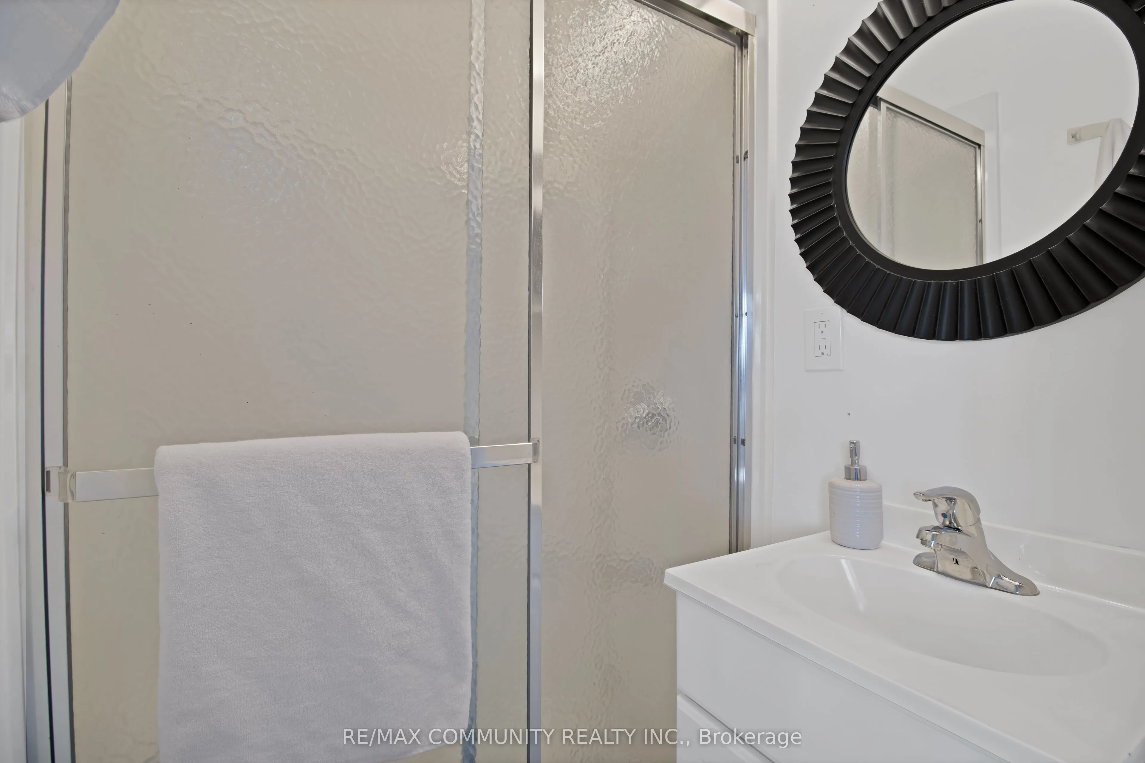 431 Rossland Road E