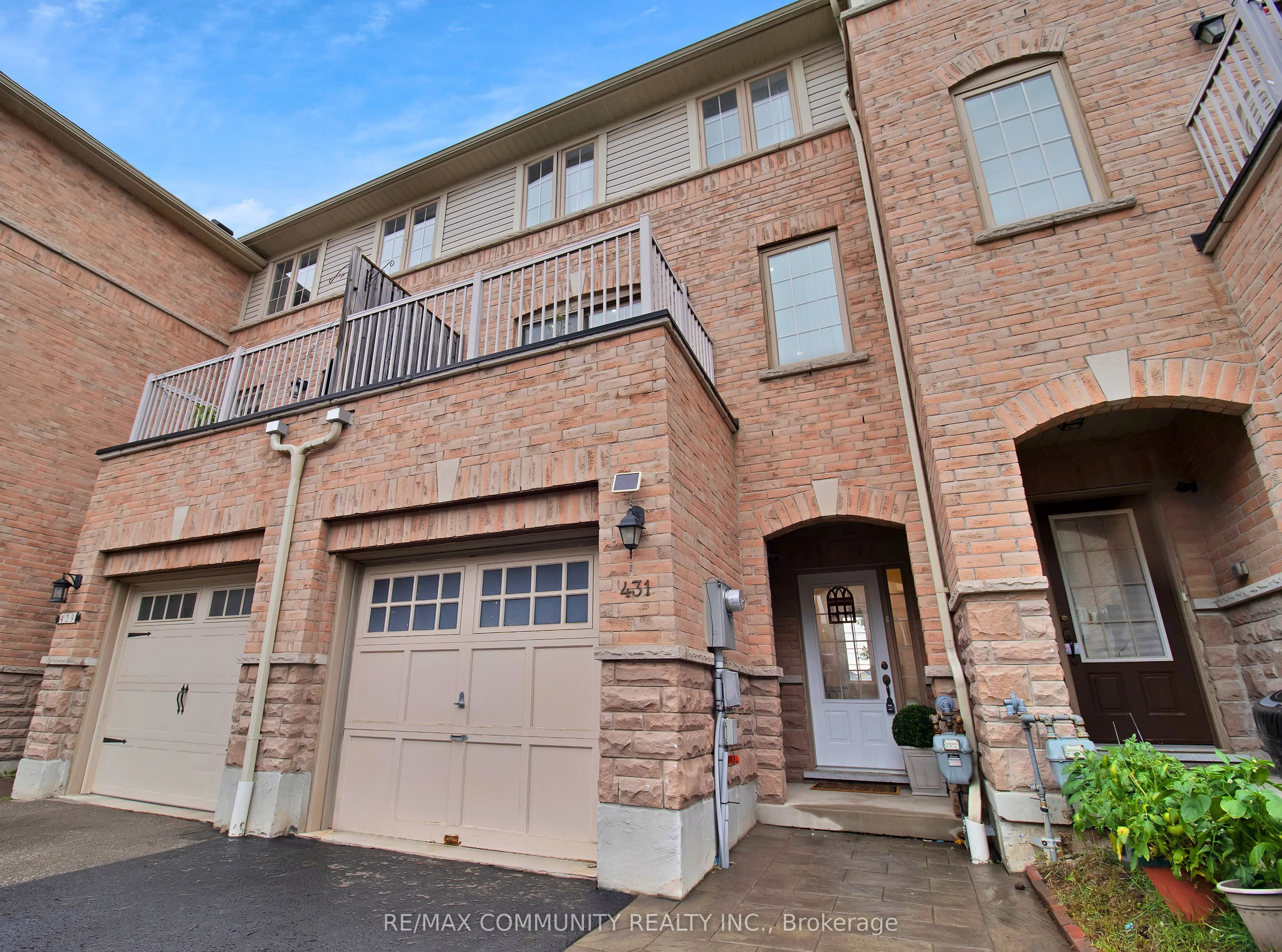 431 Rossland Road E