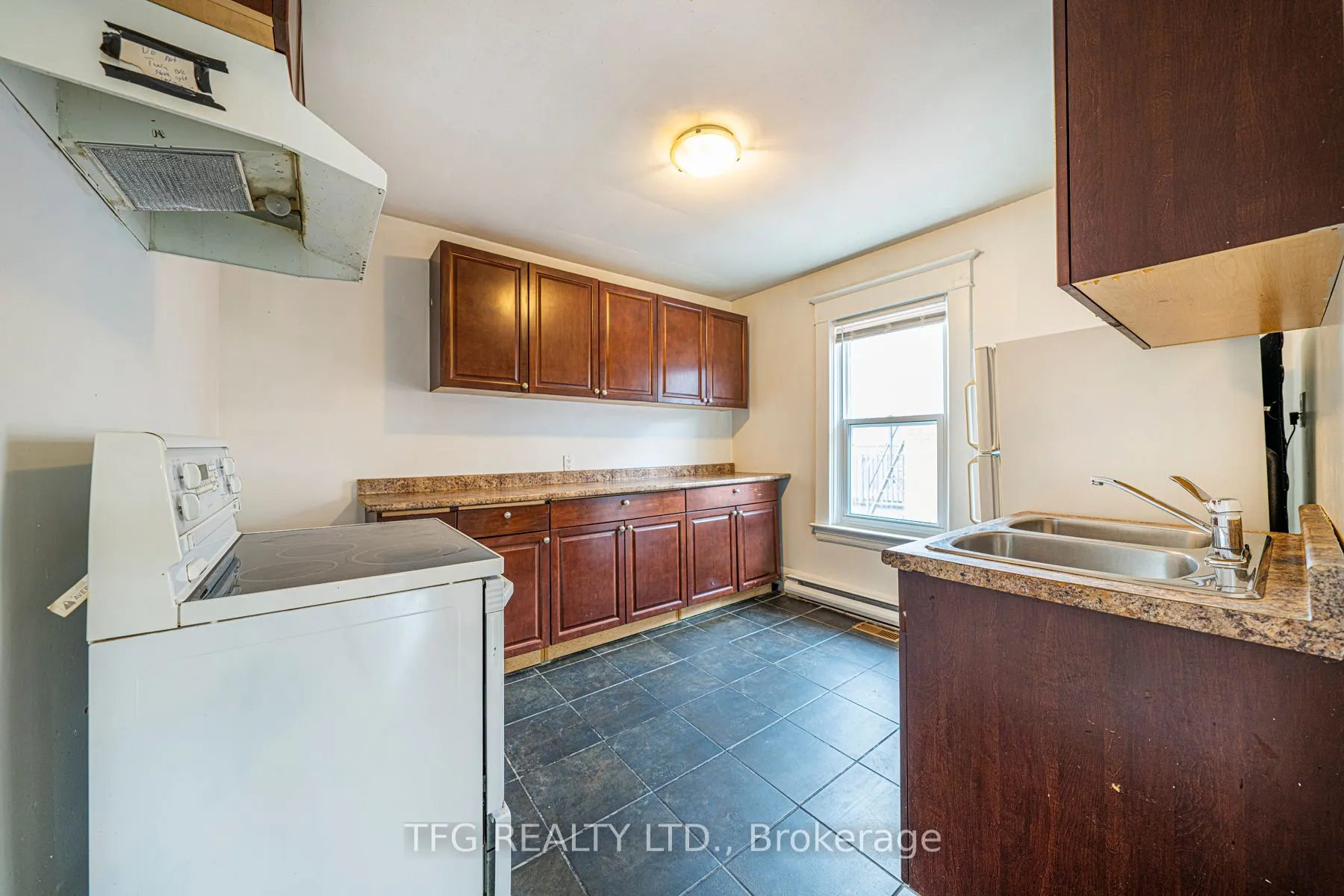 112 Brock Street E, #2nd Floor