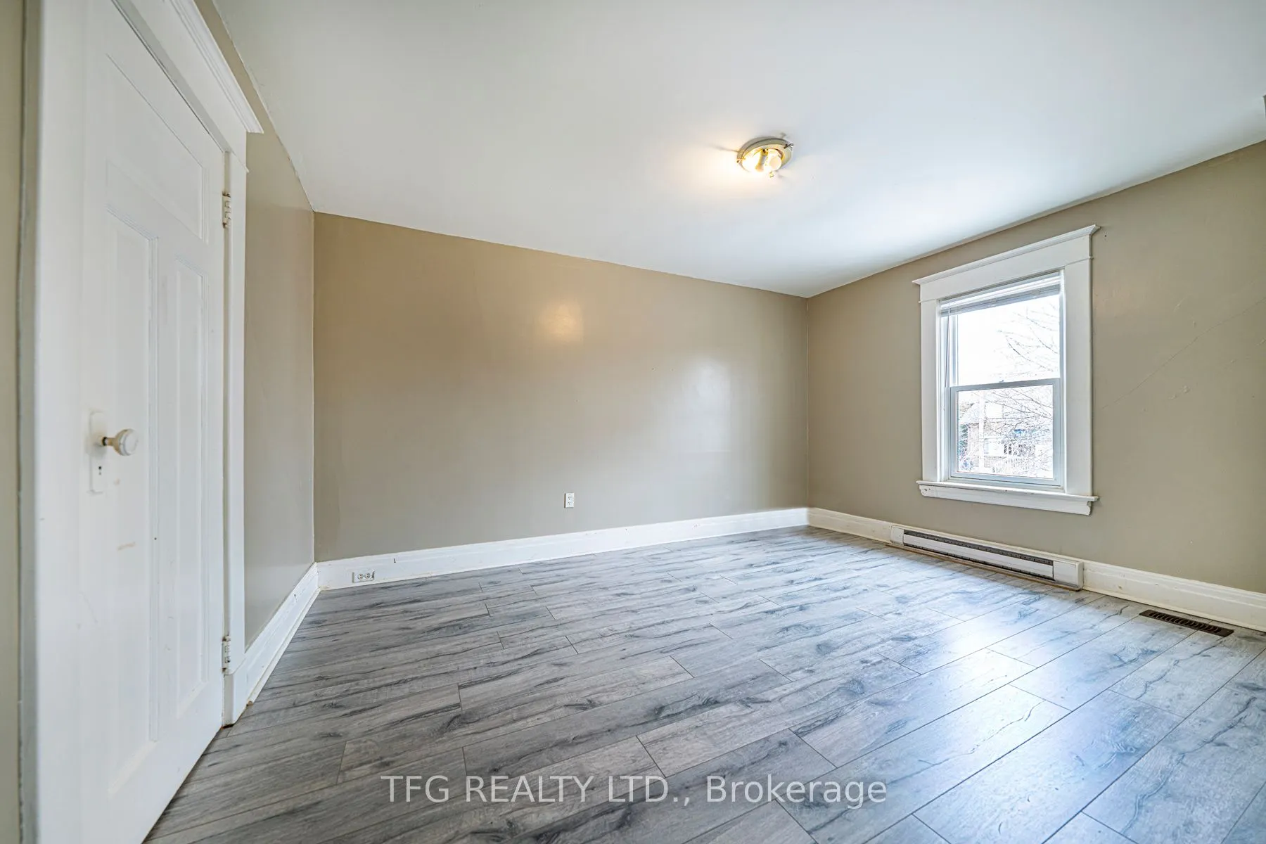 112 Brock Street E, #2nd Floor