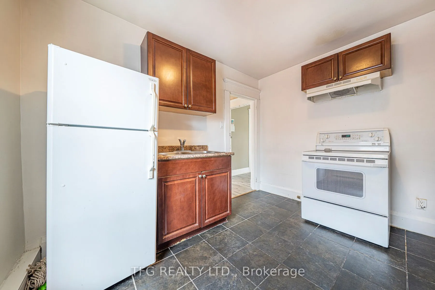 112 Brock Street E, #2nd Floor