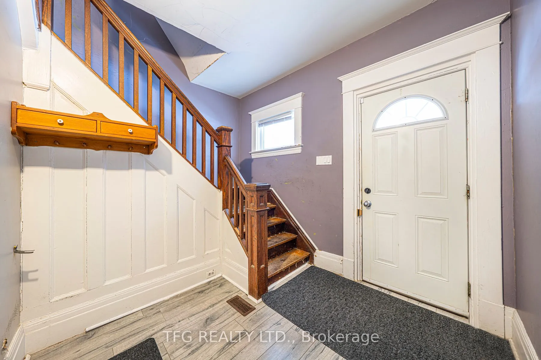 112 Brock Street E, #2nd Floor