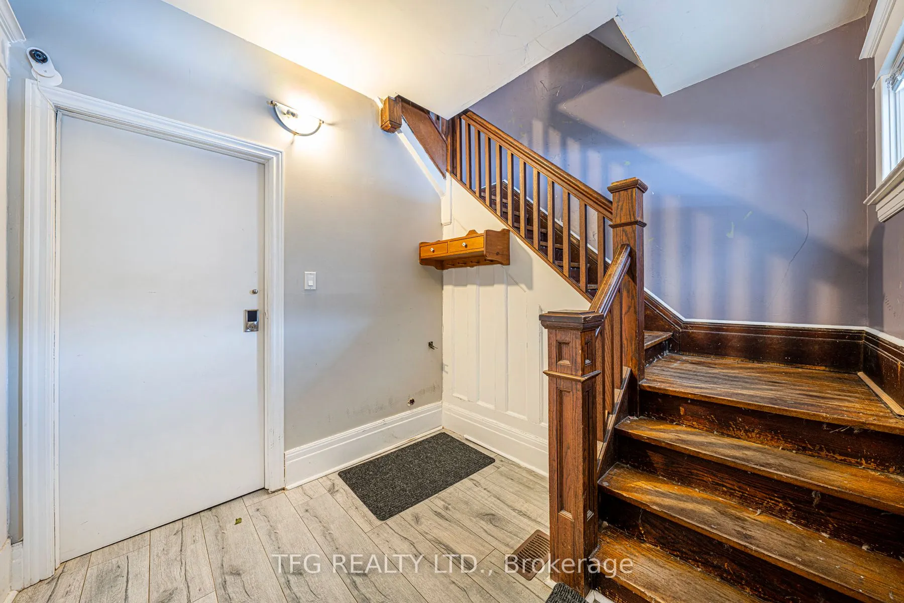 112 Brock Street E, #2nd Floor