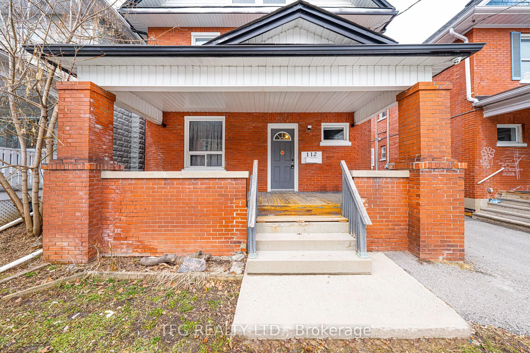 112 Brock Street E, #2nd Floor