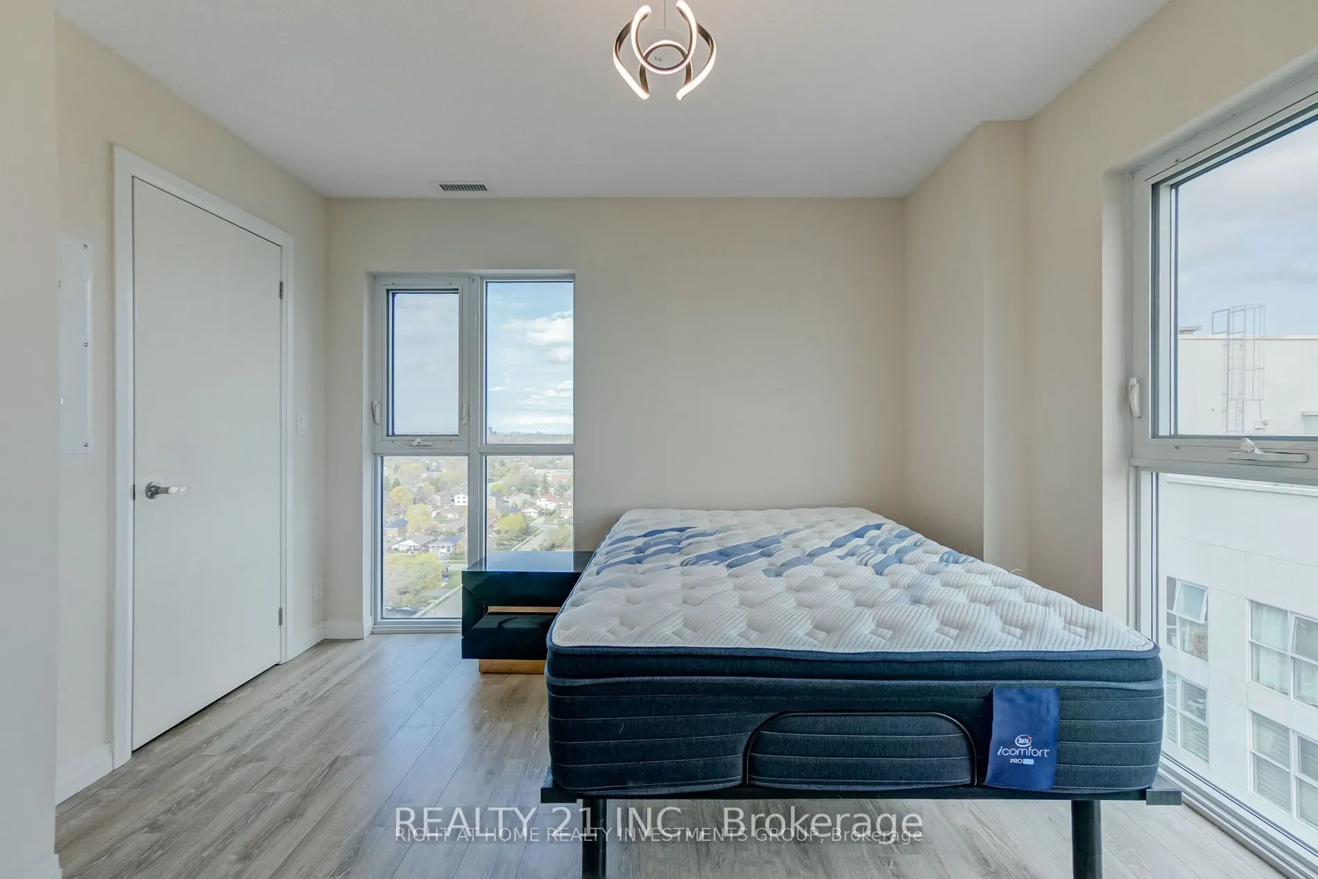 2150 Lawrence Ave East Avenue, #PH03