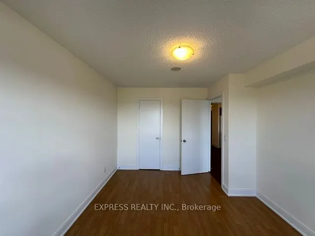 125 Village Green Square, #2806