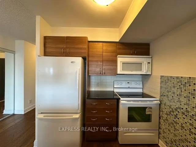 125 Village Green Square, #2806